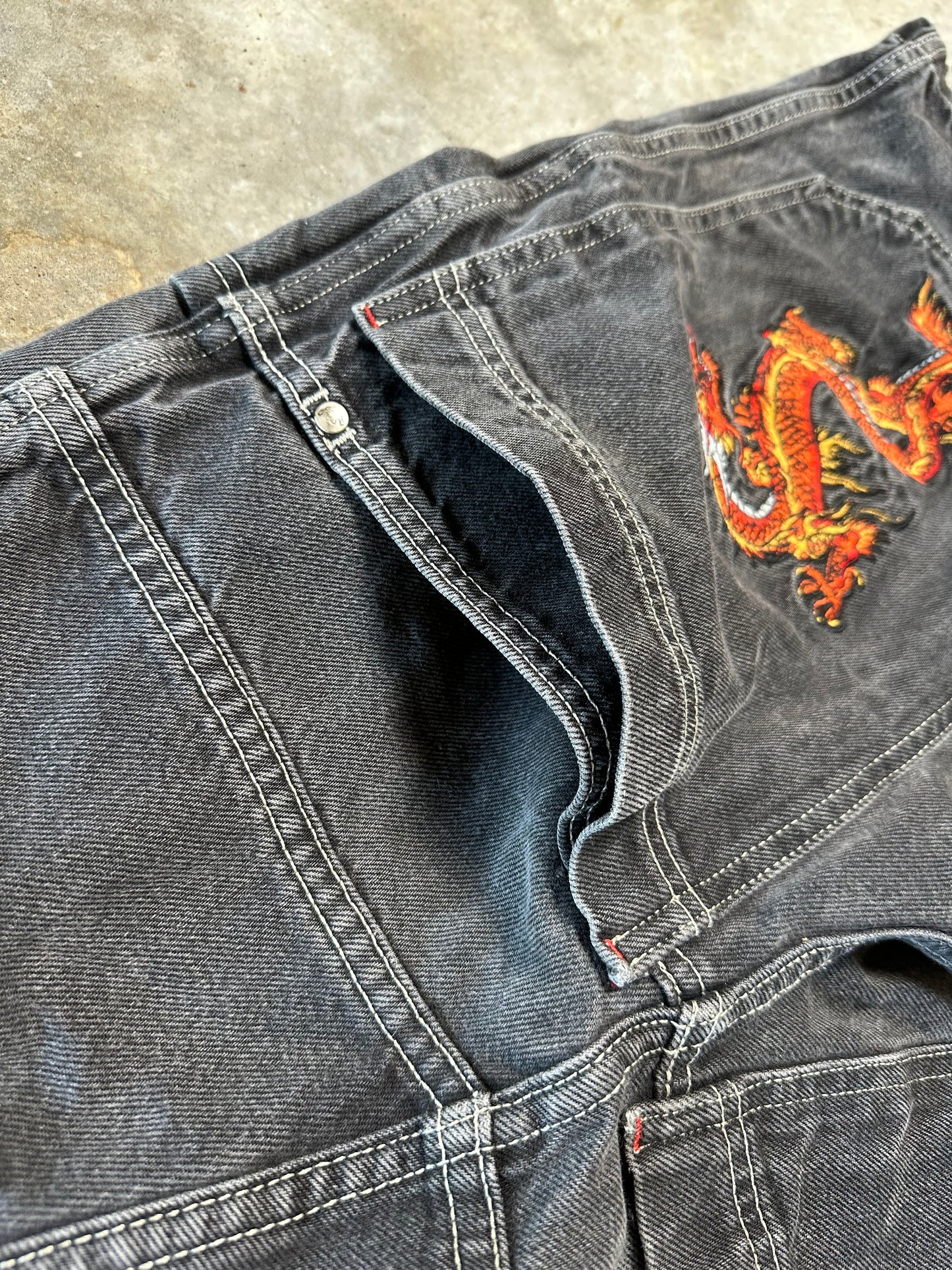 (29) JNCO Dragon Jorts