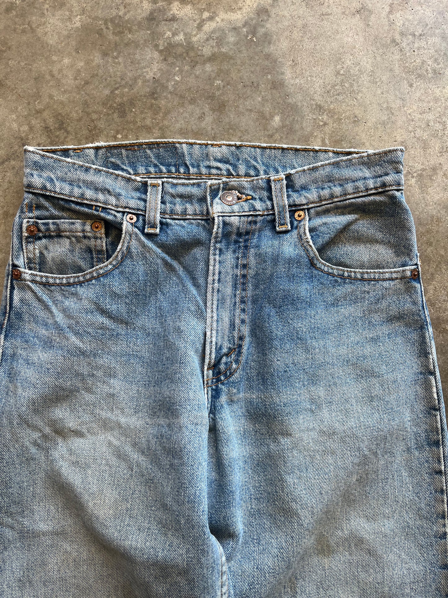 (29 x 34) Levi 550 Denim Jeans