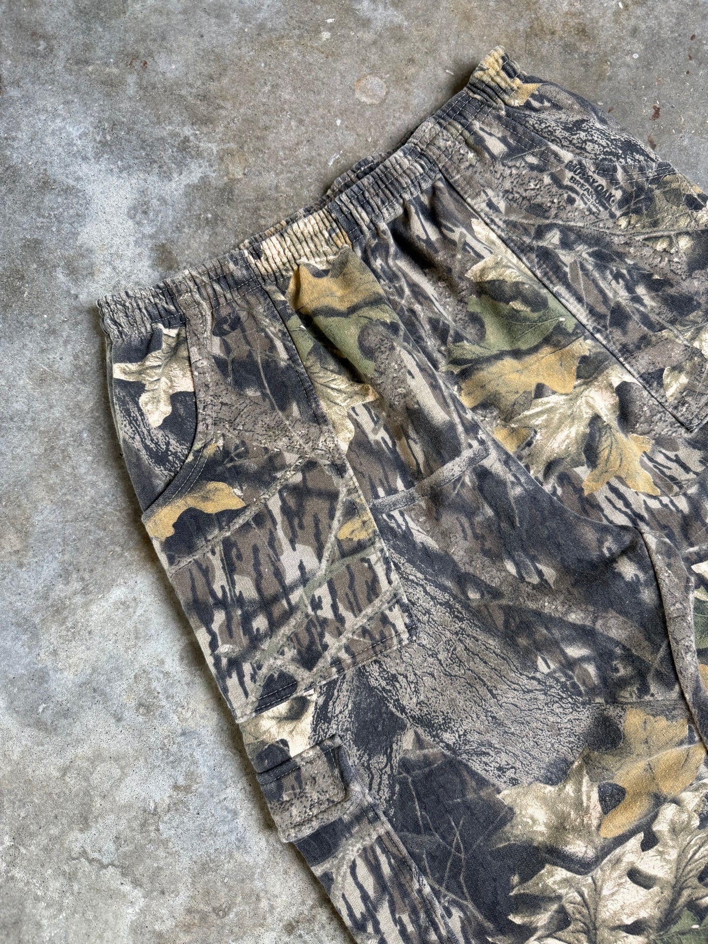 (XL) Vintage Camo Cargo Sweatpants