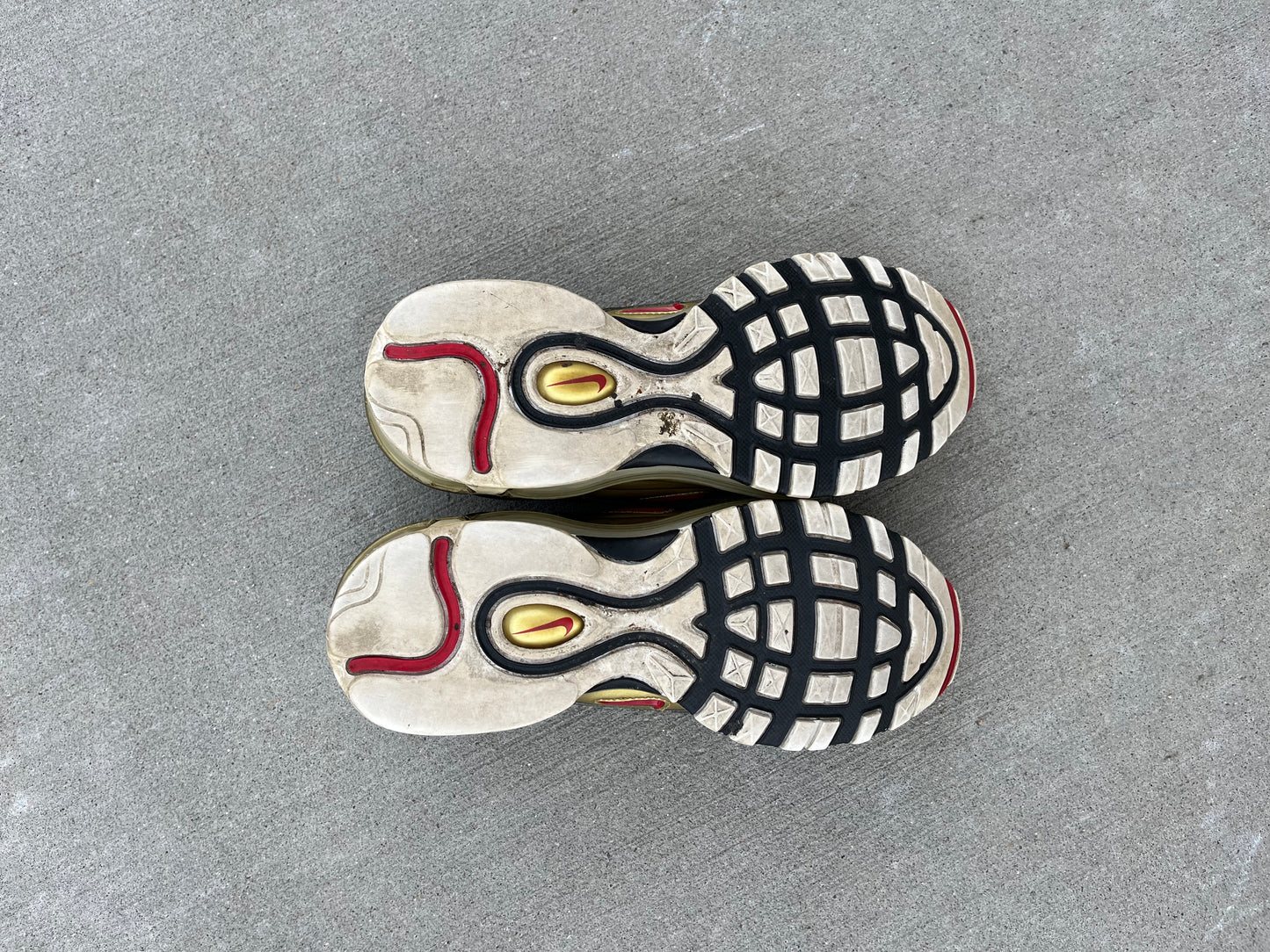 (7) Men's Nike Gold Air Max Shoes