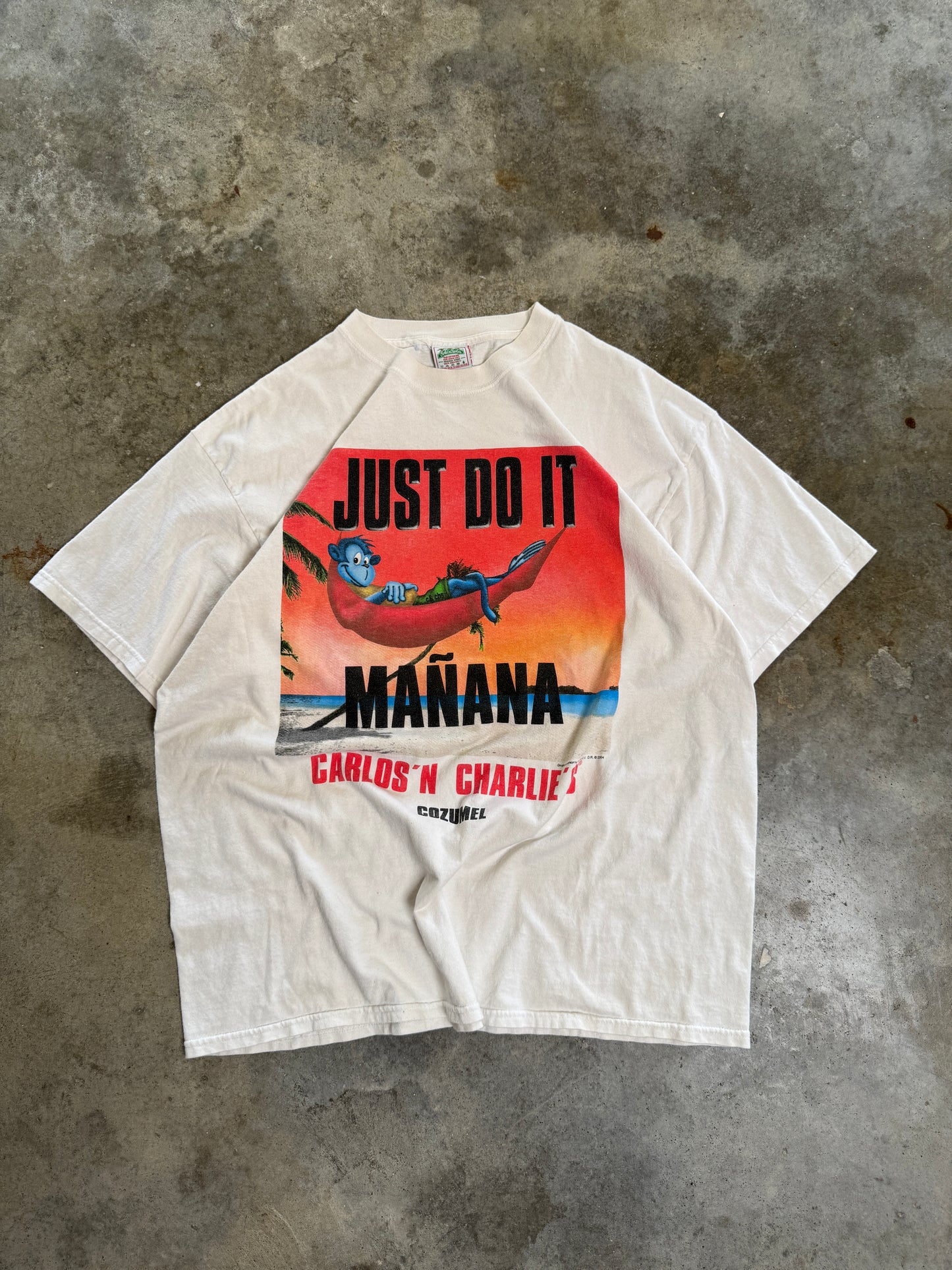 (XXL) 00s 'Just Do It Manaña' Tee
