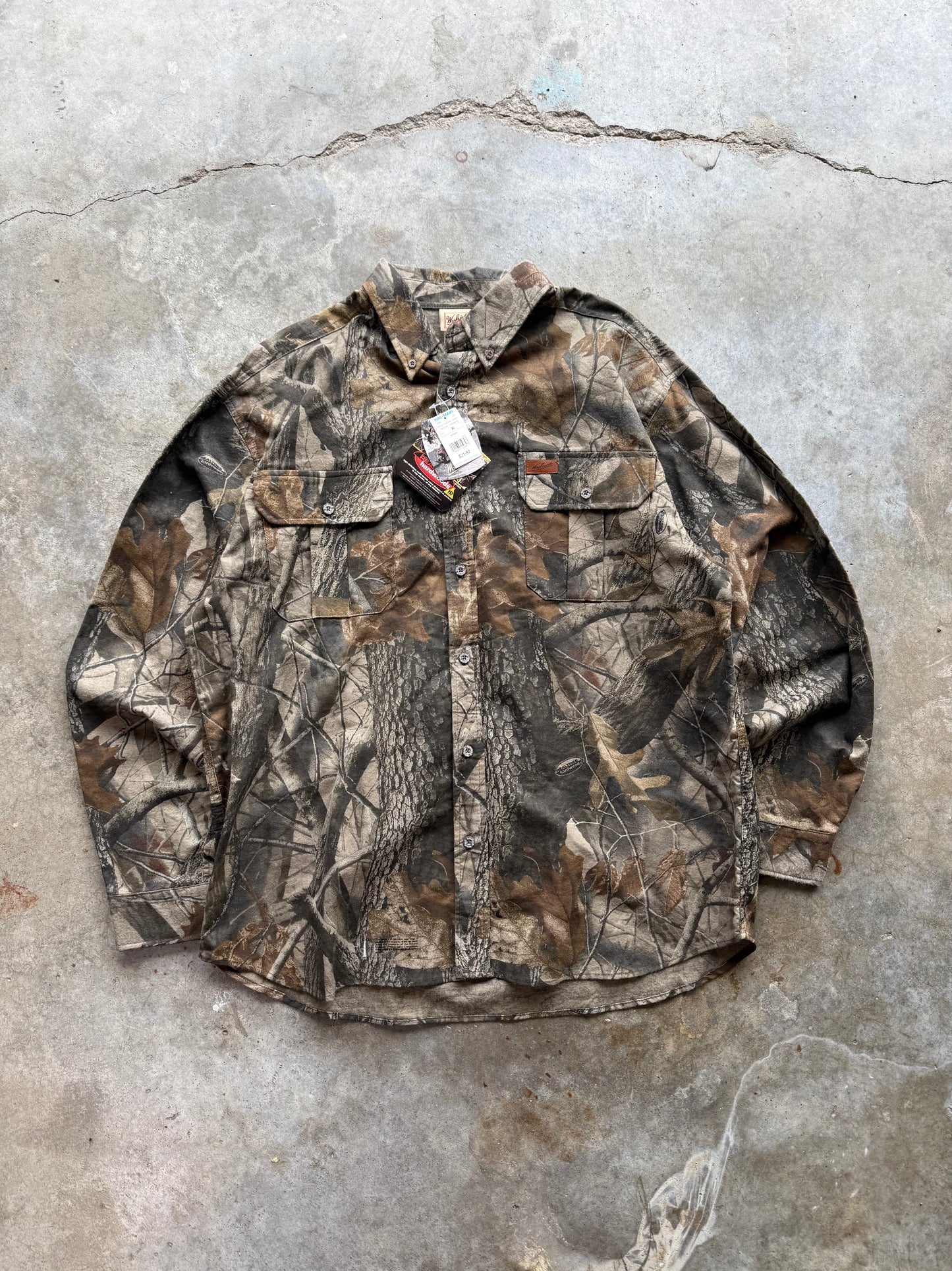 (XL) 2001 Woolrich Camo Button-Up