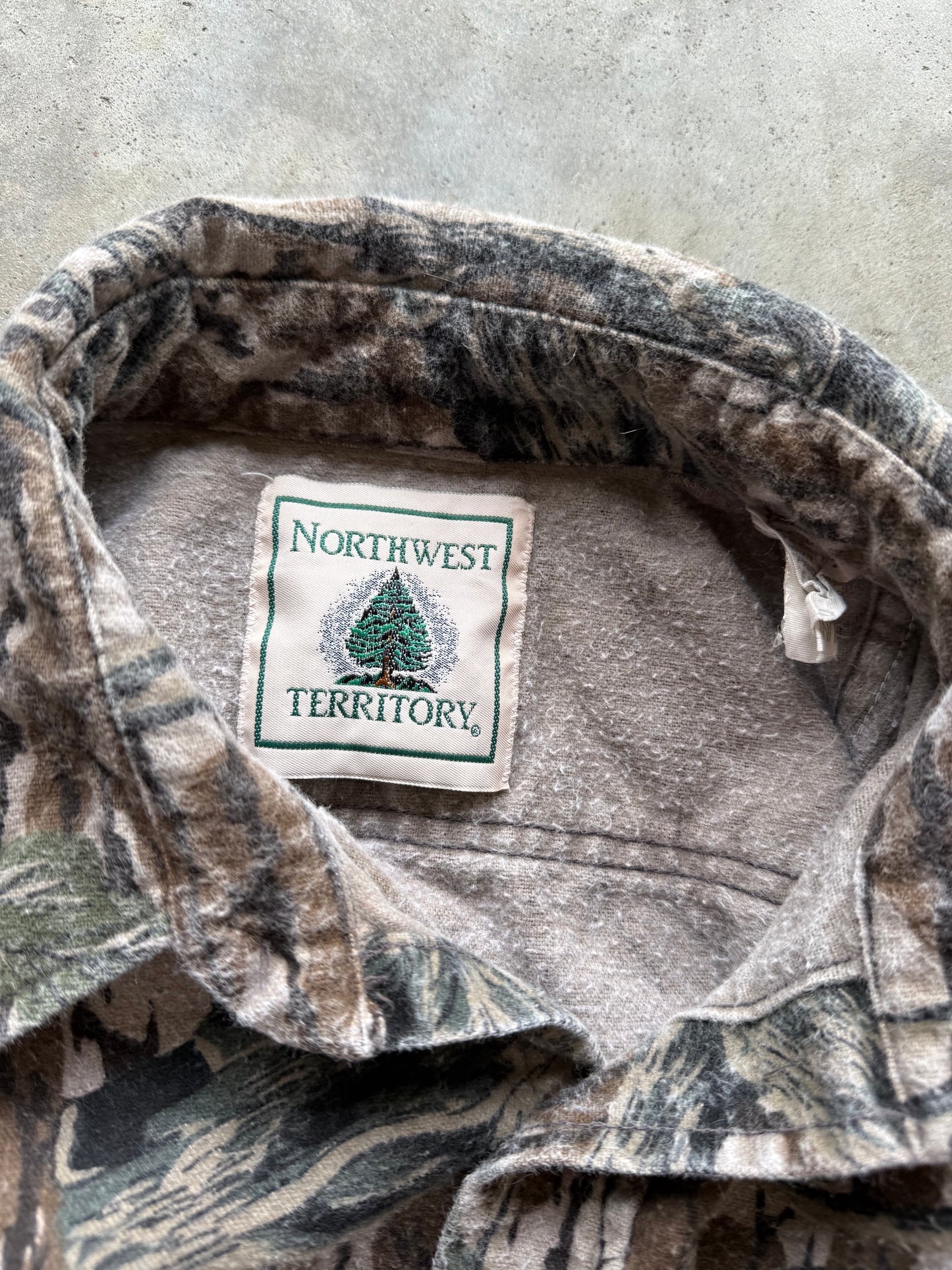 (XL) Vintage Camo Button-Up