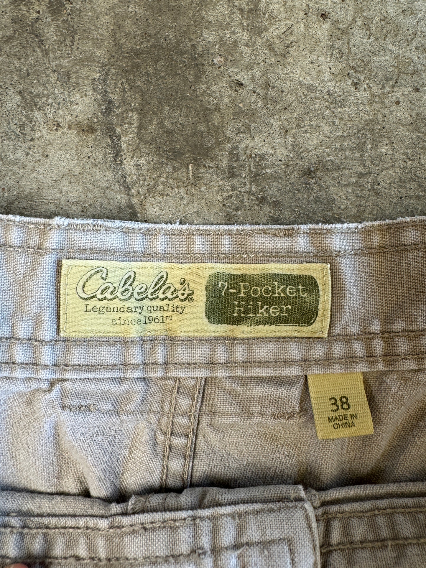(38) 00s Cabela's Cargo Shorts