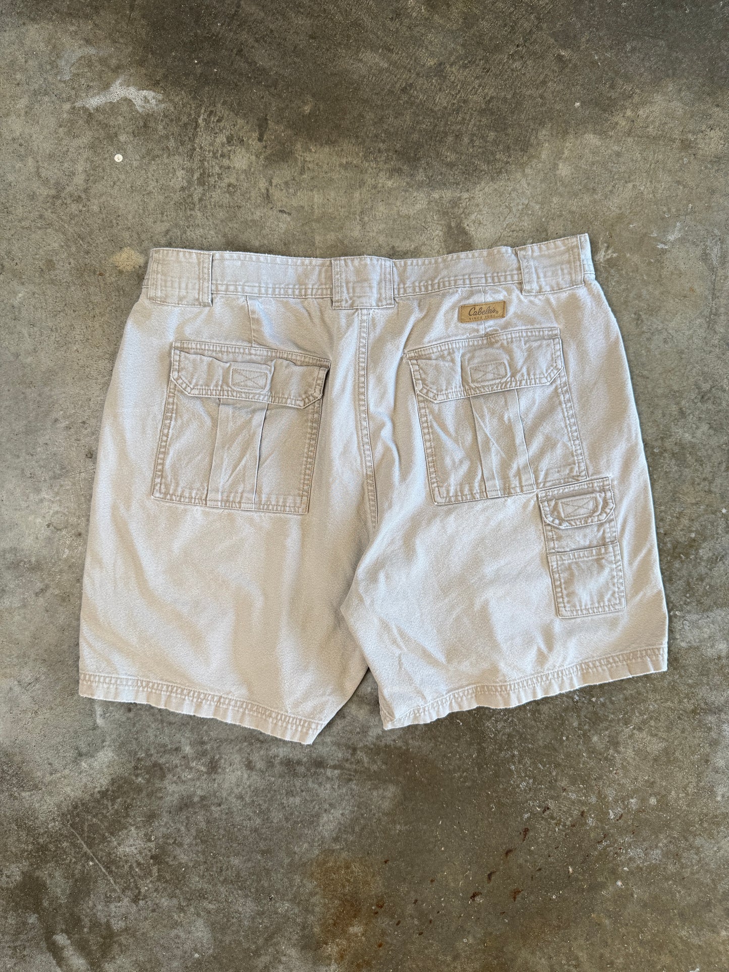 (38) 00s Cabela's Cargo Shorts