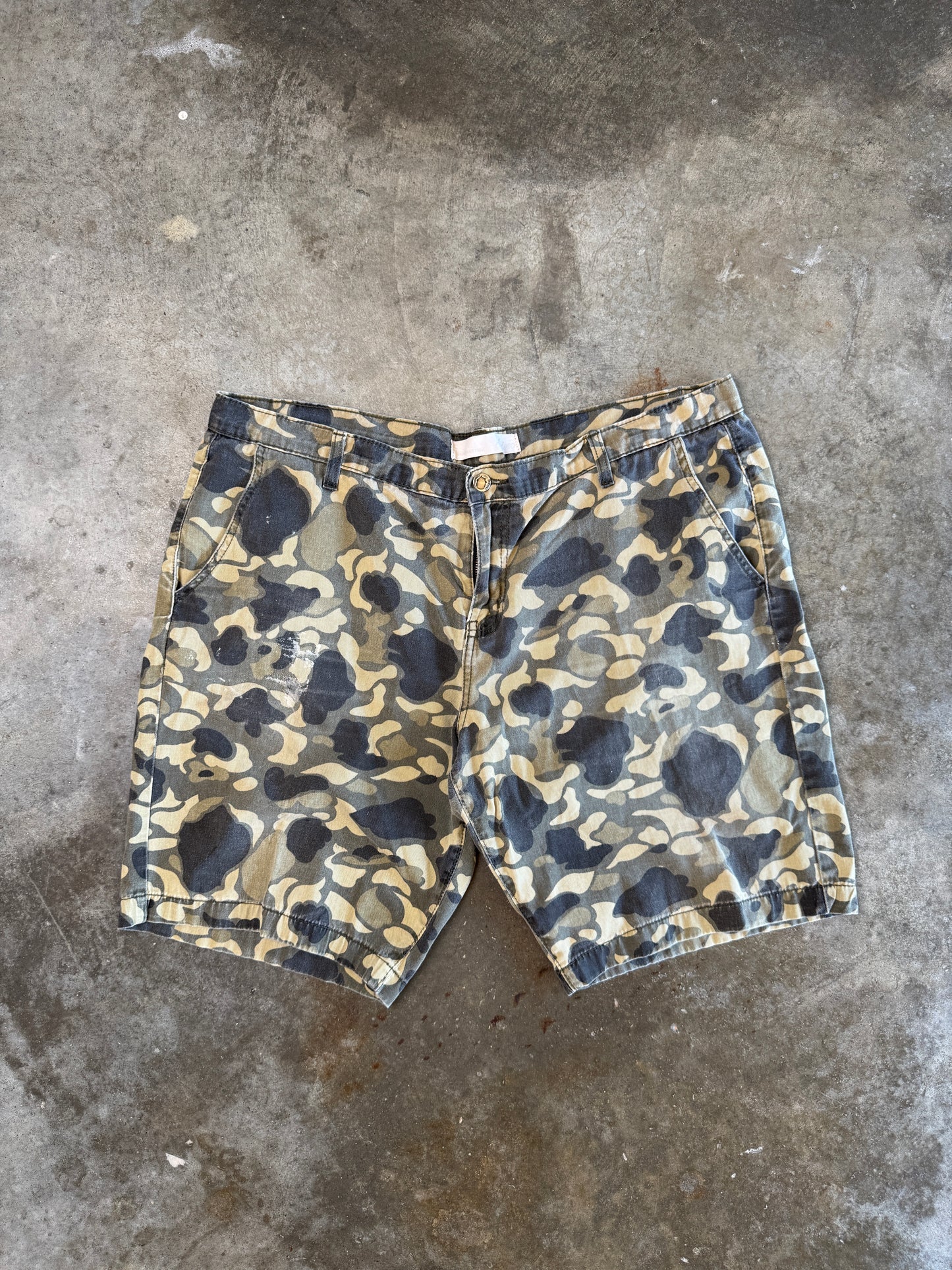 (40) 00s Camo Shorts