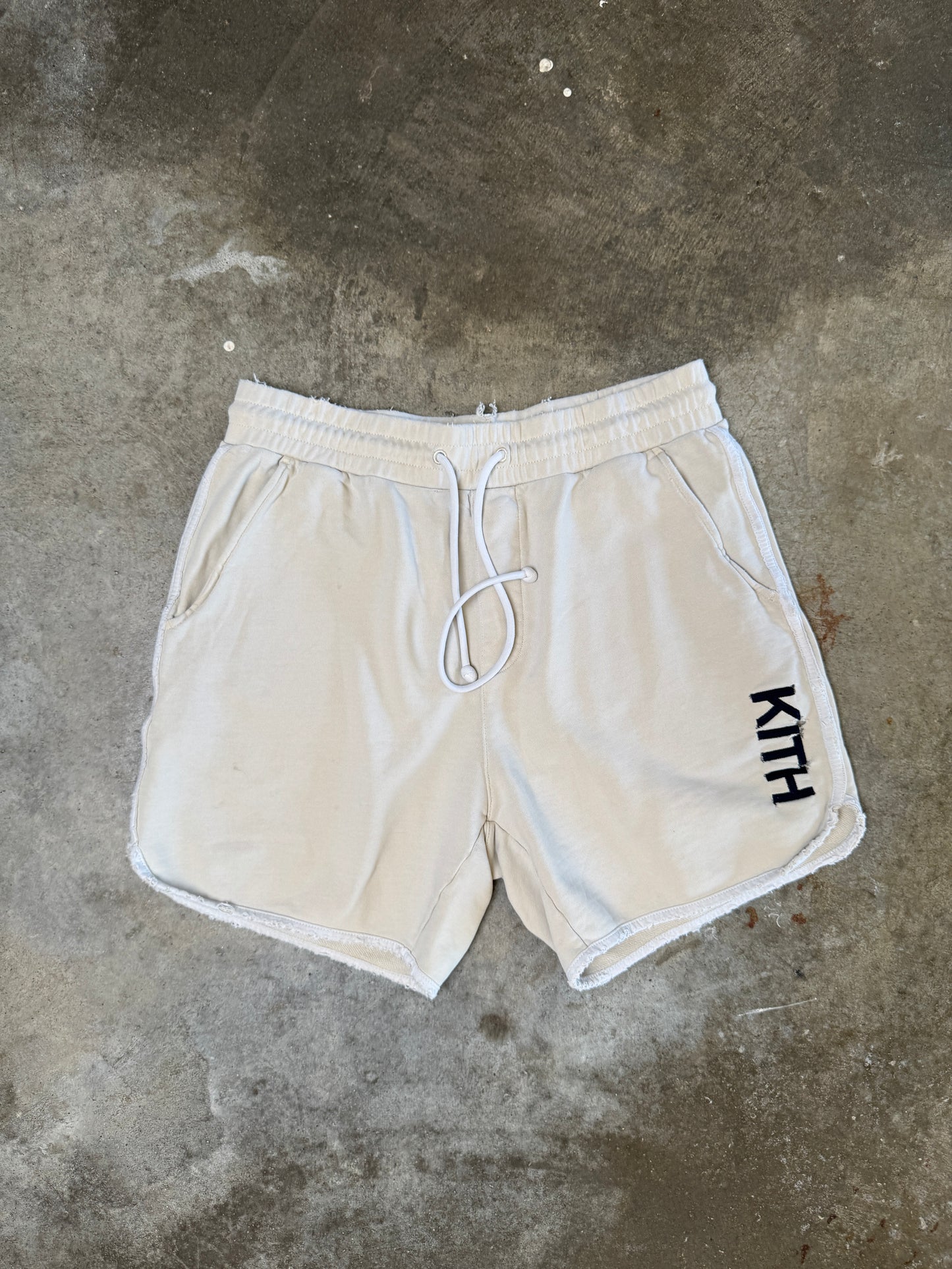 (32) 00s Kith Shorts