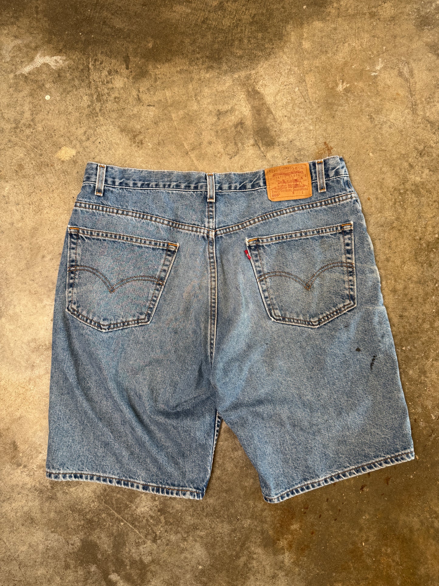 (40) Vintage Levi Denim Jorts