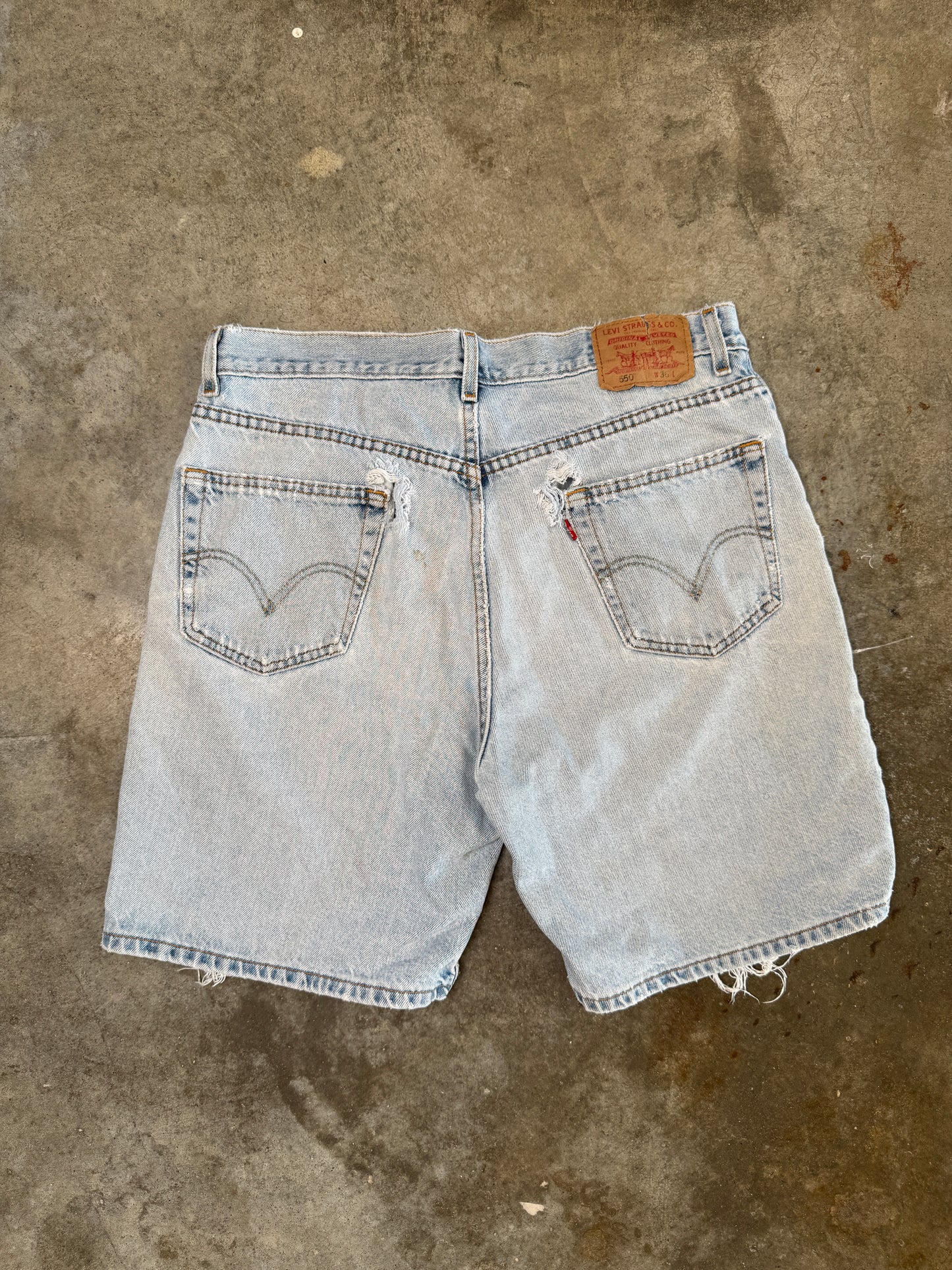 (36) 00s Levi Jorts
