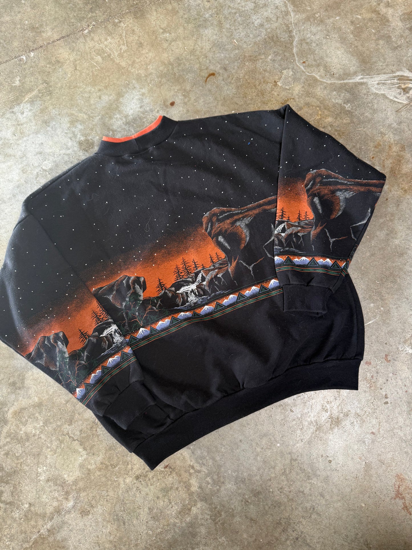 (M) Vintage Wolves AOP Sweatshirt