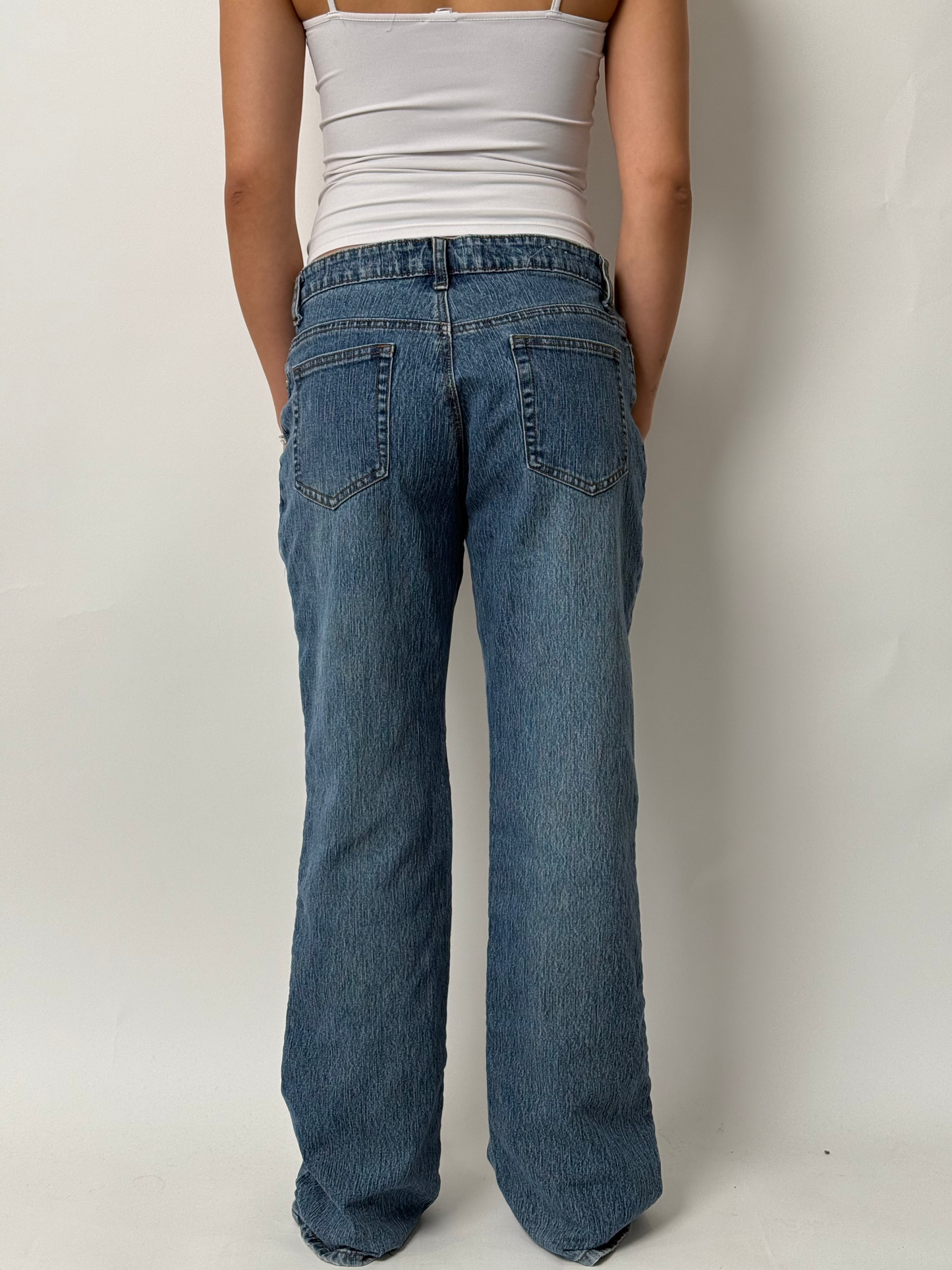 (10) 00s Cosmopolitan Flower Embroidered Jeans