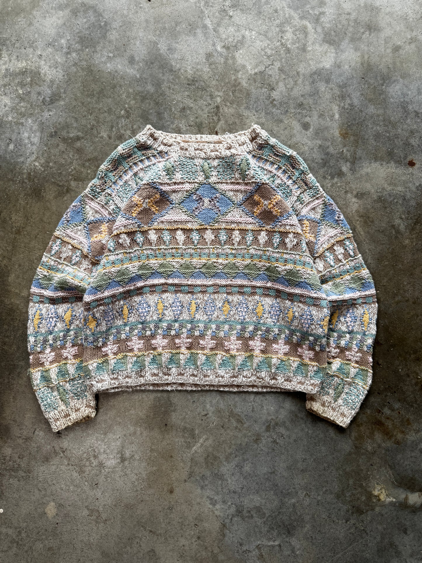 (L) Vintage Knit Sweater