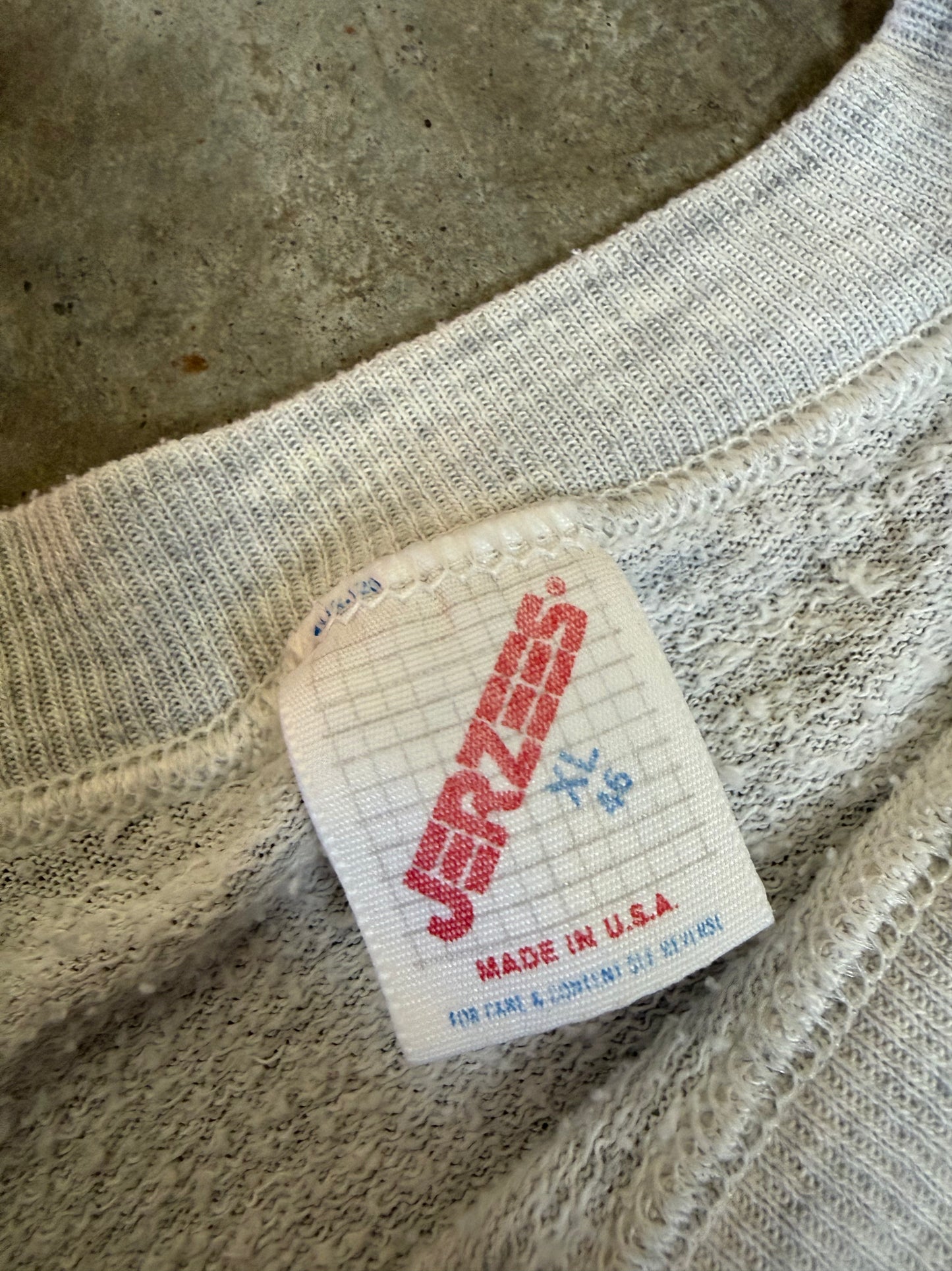 (XL) 1989 Grizzly Bear Sweatshirt