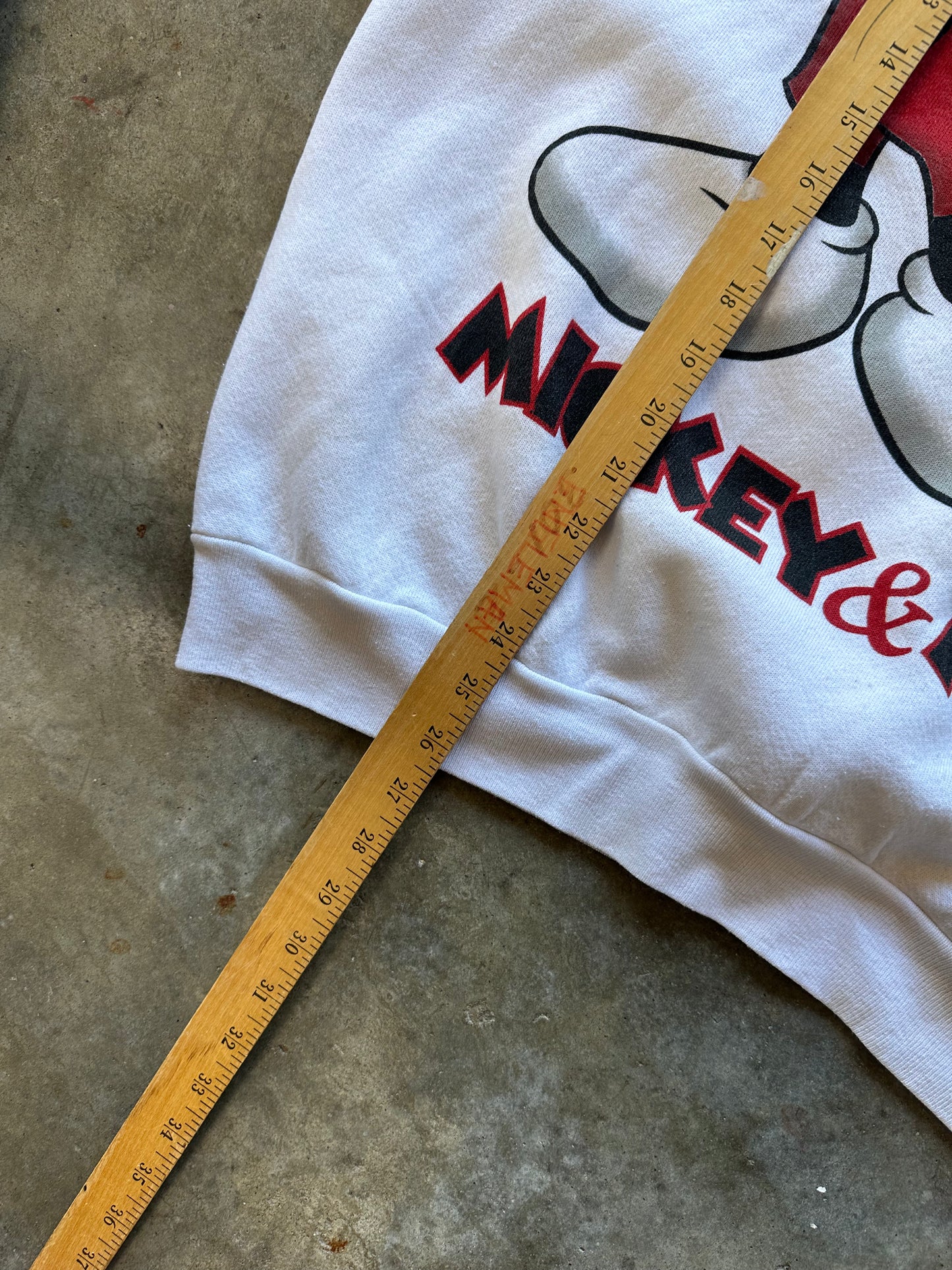 (XL) Vintage Mickey & Minnie Sweatshirt