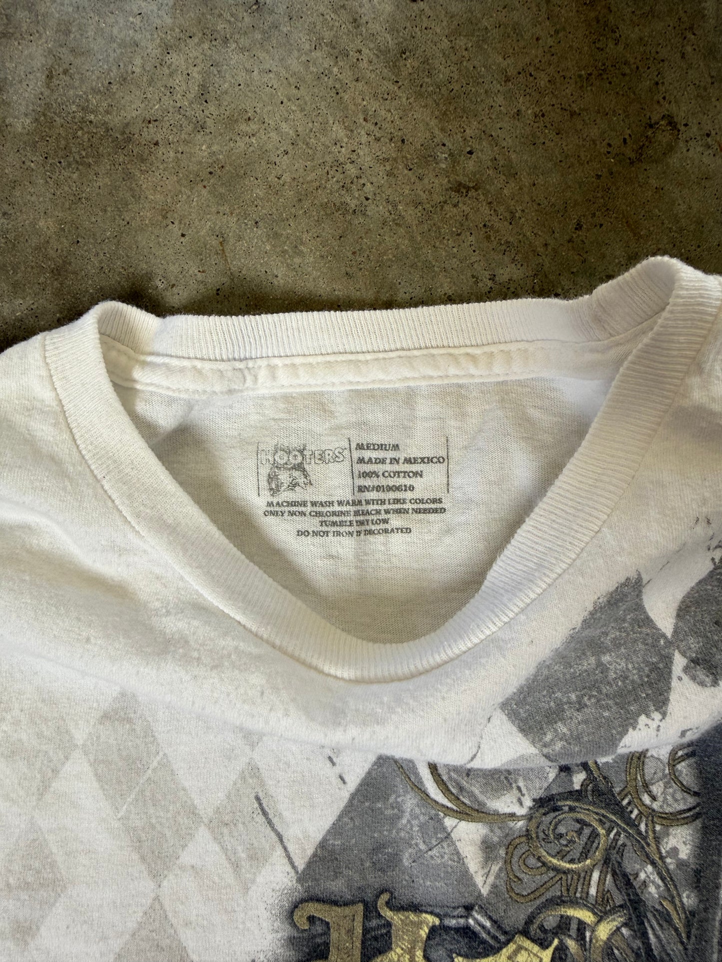 (M) Y2K Hooters Tee