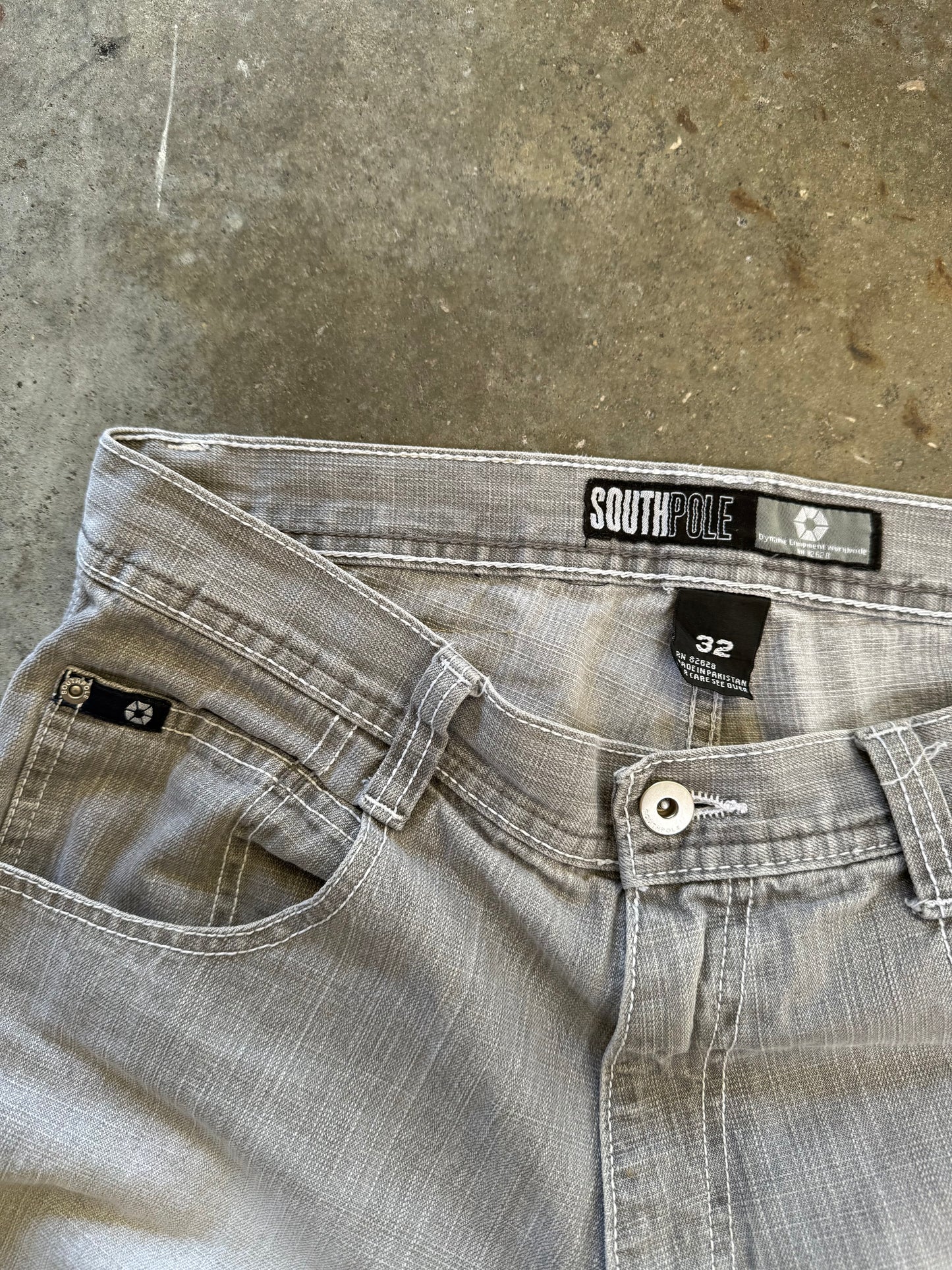 (32) SouthPole Denim Jorts