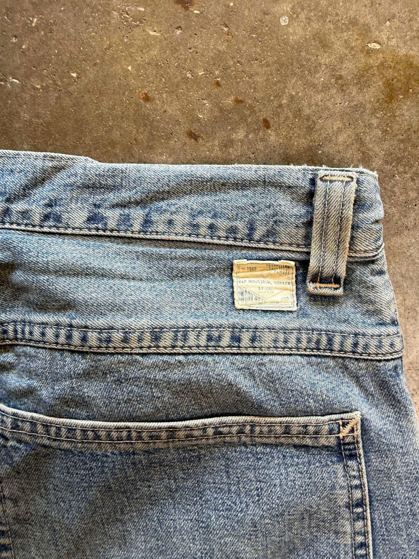 (32) Vintage Gap Worker Denim Jorts