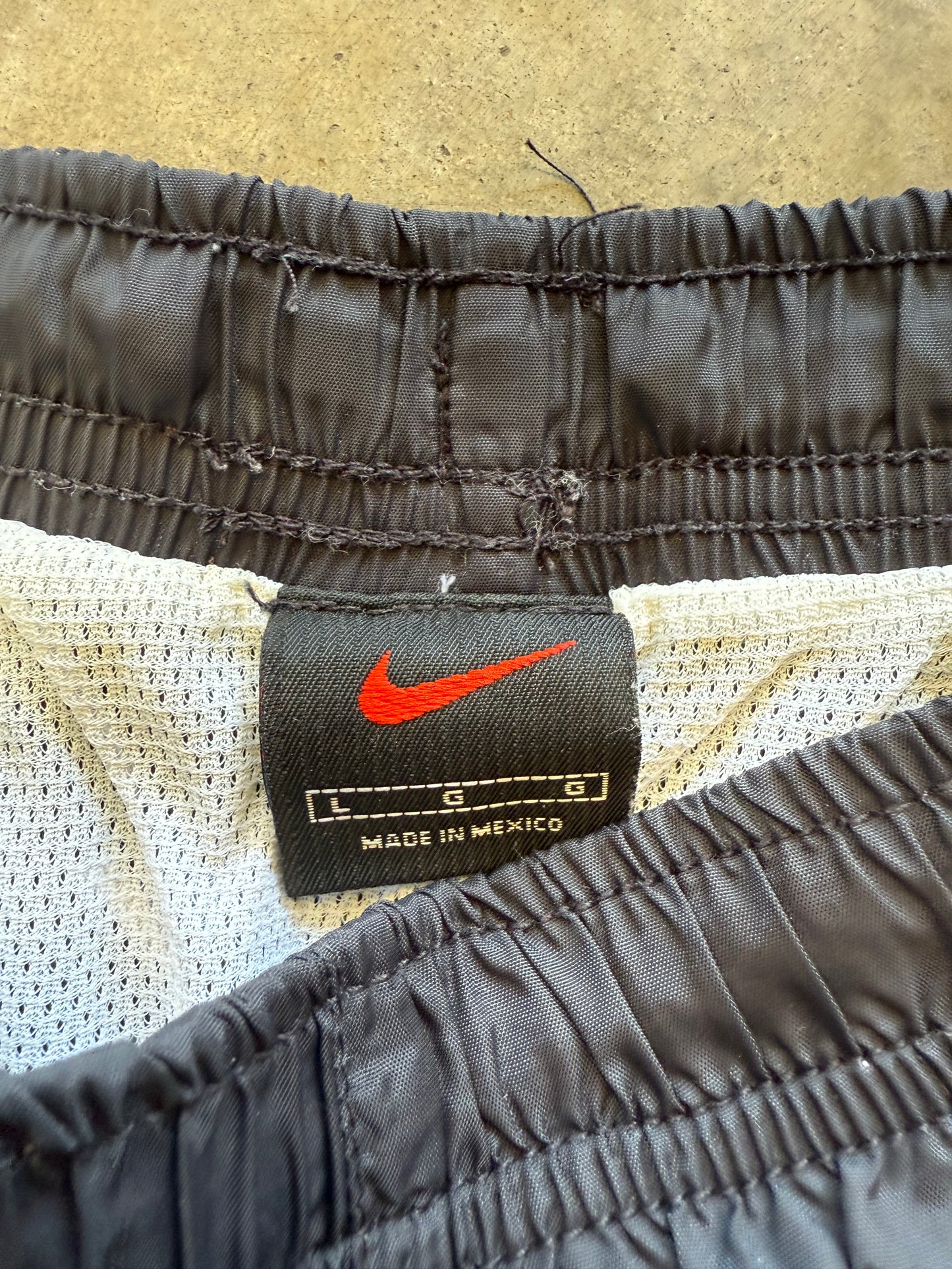 (L) 00s Nike Shorts