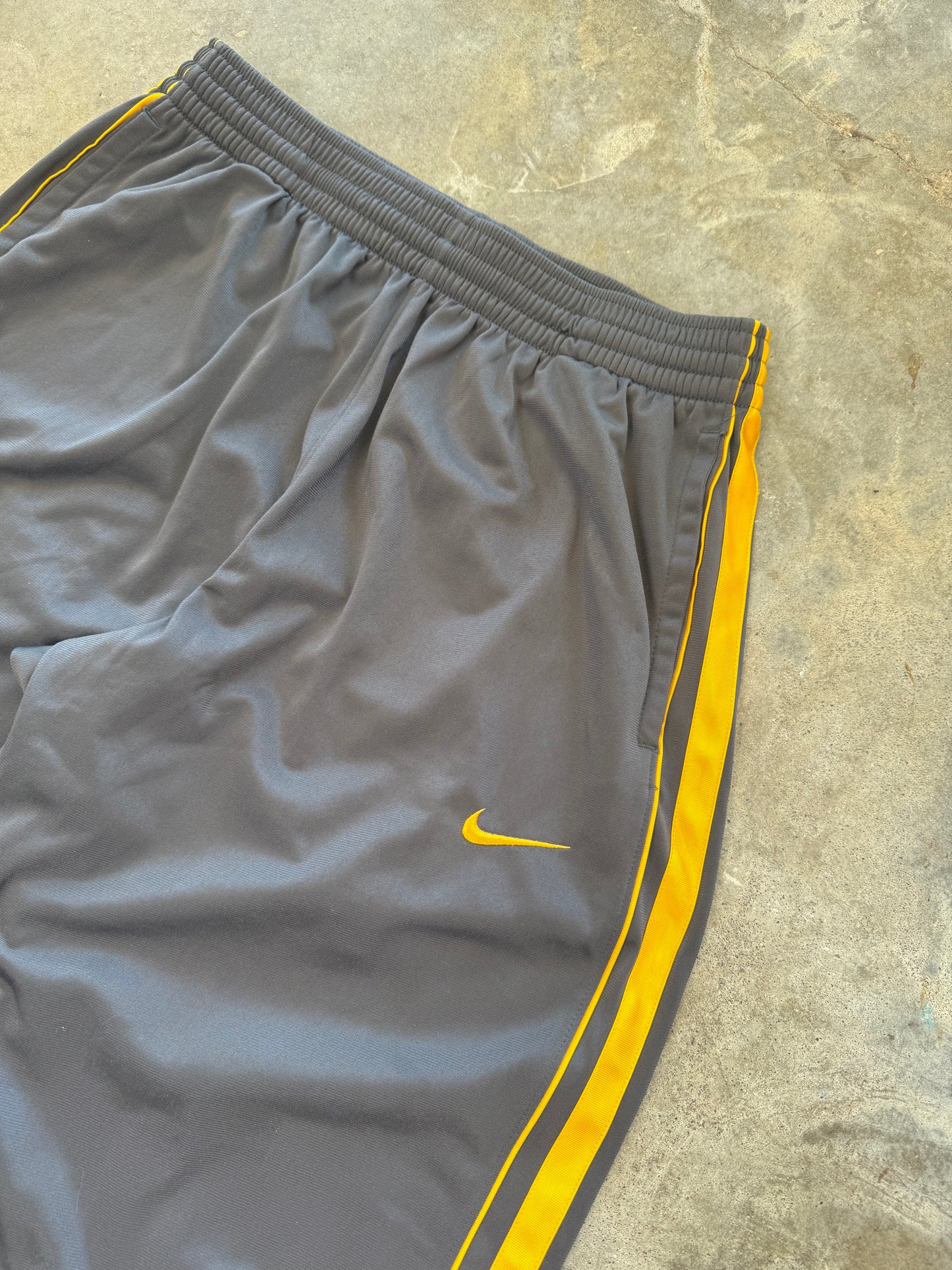 (L) 00s Nike Basketball Sweatpants