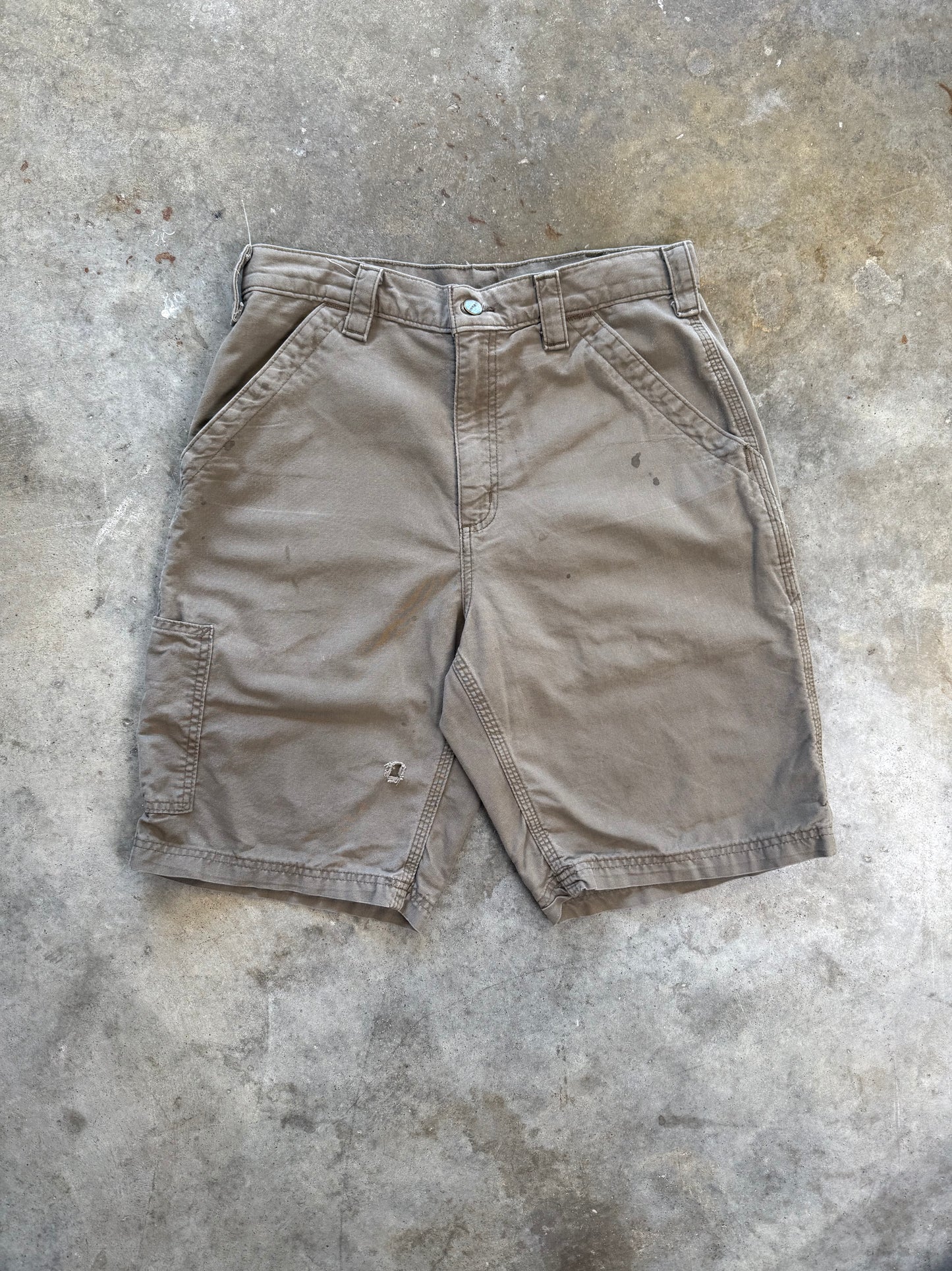 (32) 00s Carhartt Shorts