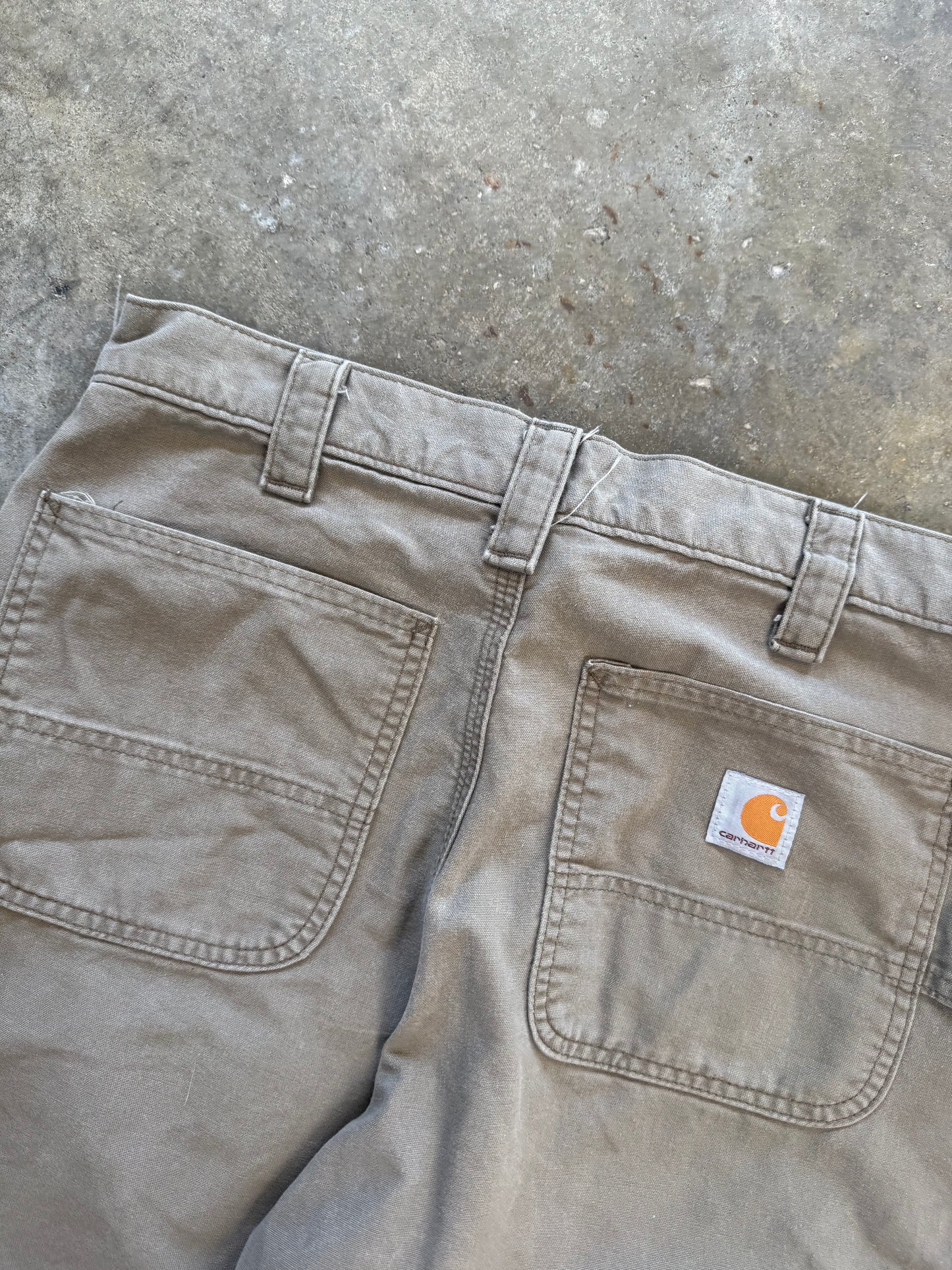 (32) 00s Carhartt Shorts