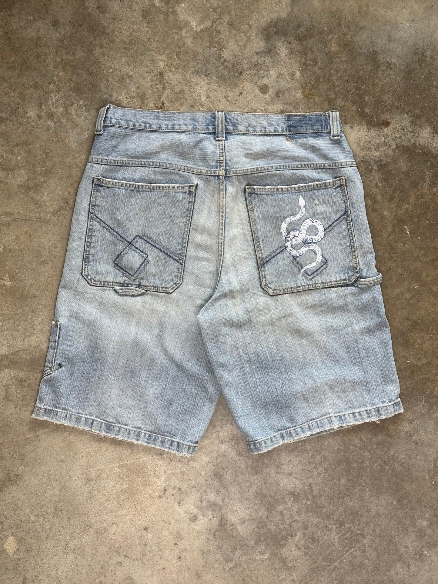 (38) 00s JNCO Snake Jorts
