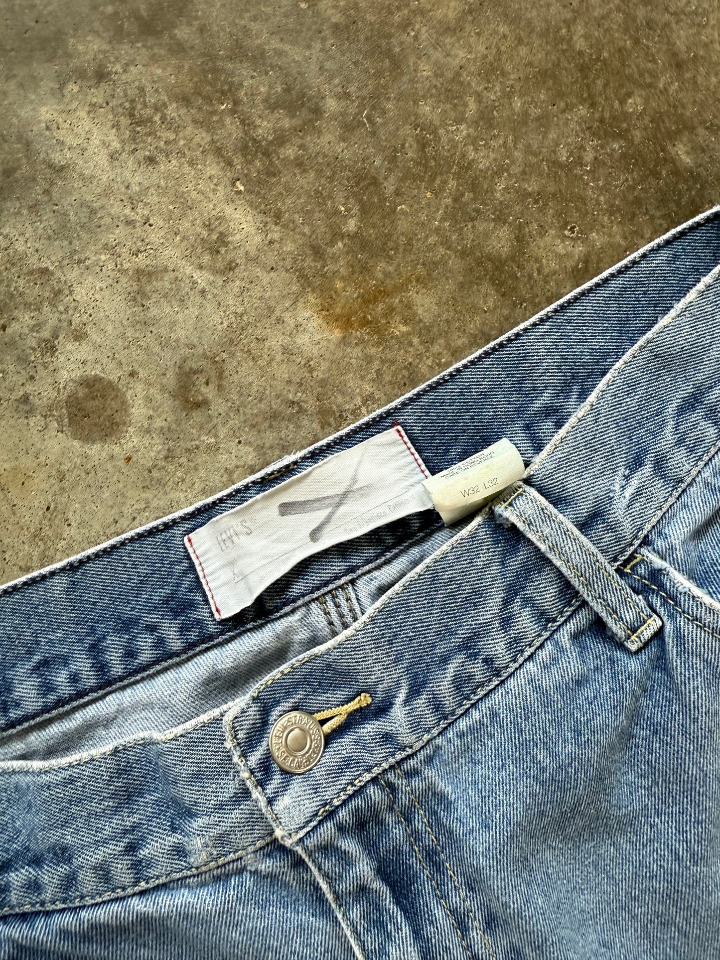 (32 x 30) Vintage Levi LA Denim Jeans