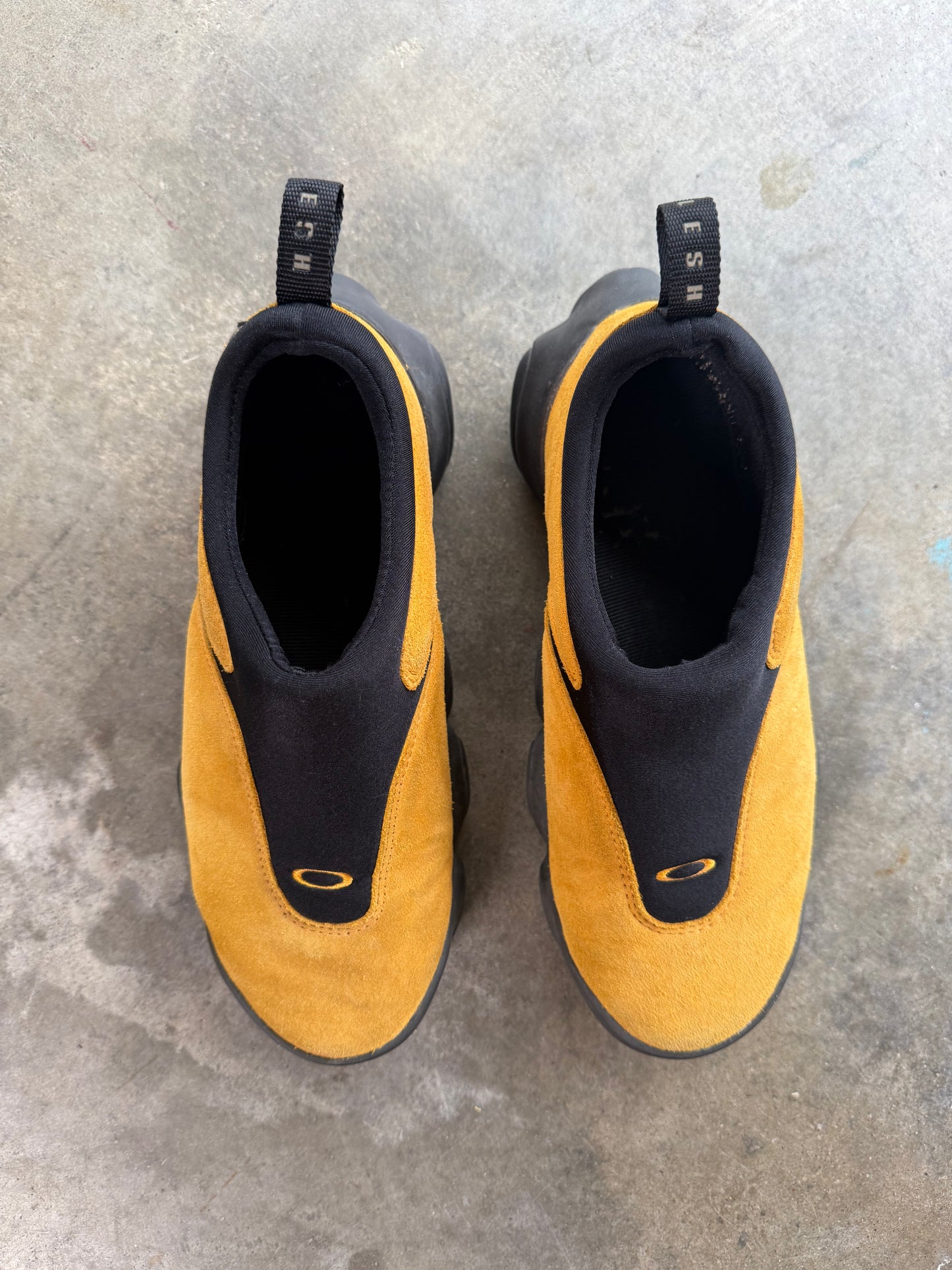 (8) Vintage Oakley Shoes
