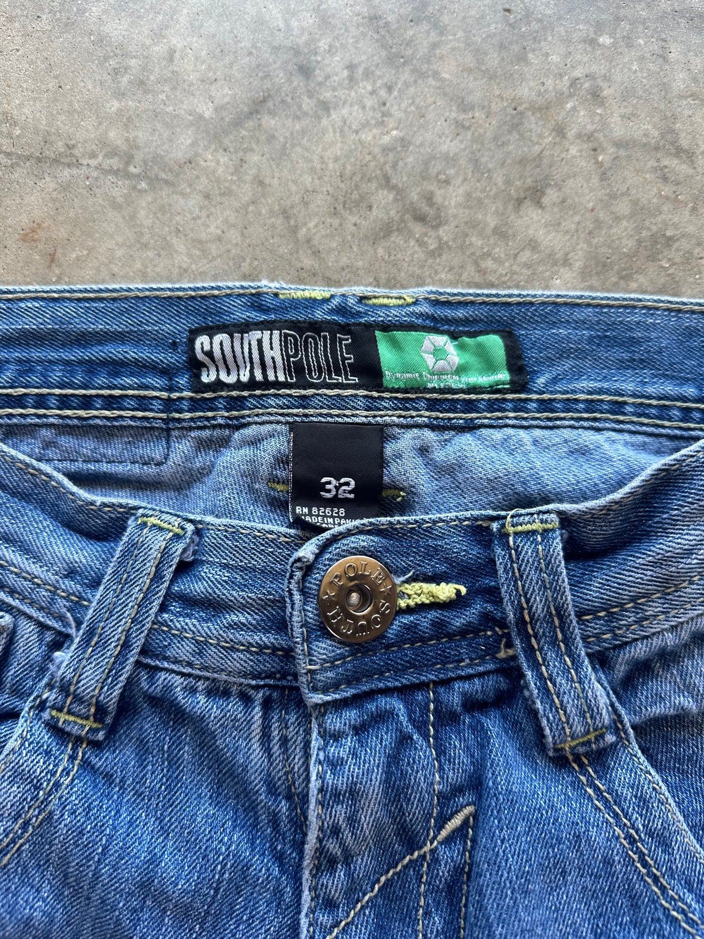 (32) 00s SouthPole Denim Shorts