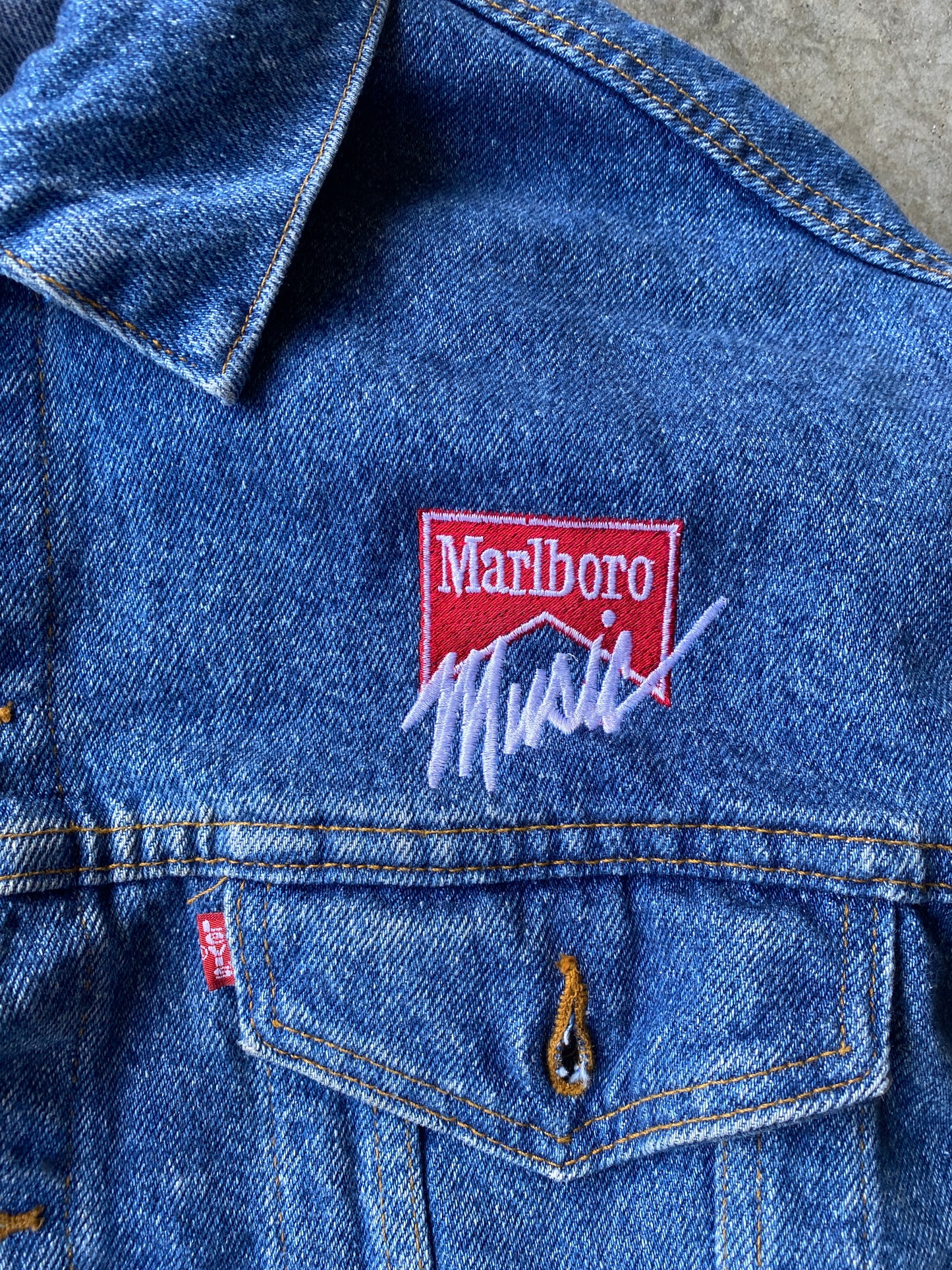 (L) Vintage 90s Levis x Marlboro Denim Jacket