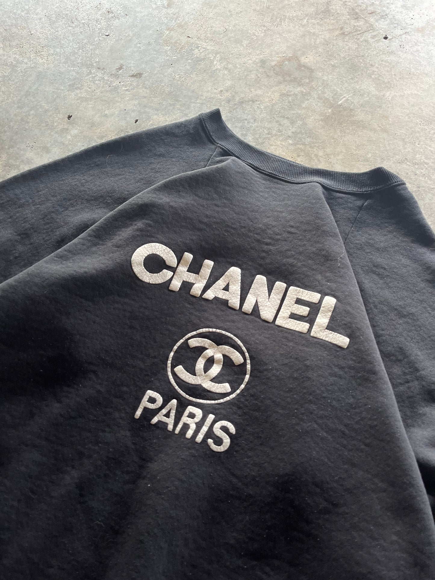 (XL) Vintage Chanel Paris Sweatshirt