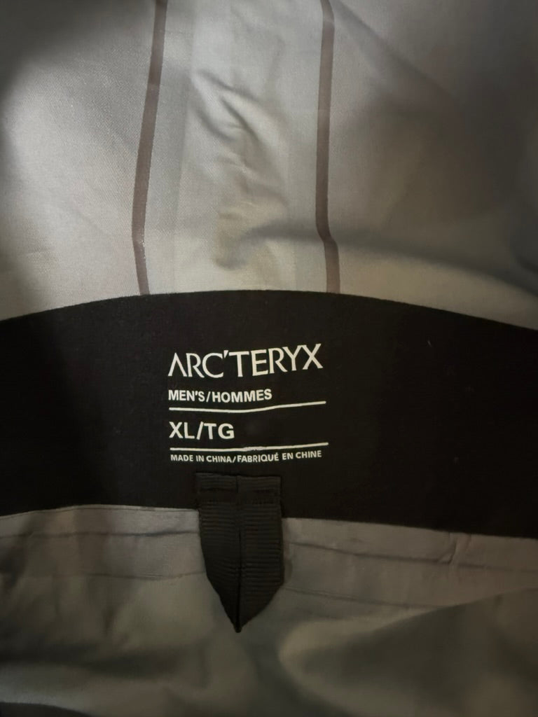 (XL) 00s Arcteryx Black Rain Jacket