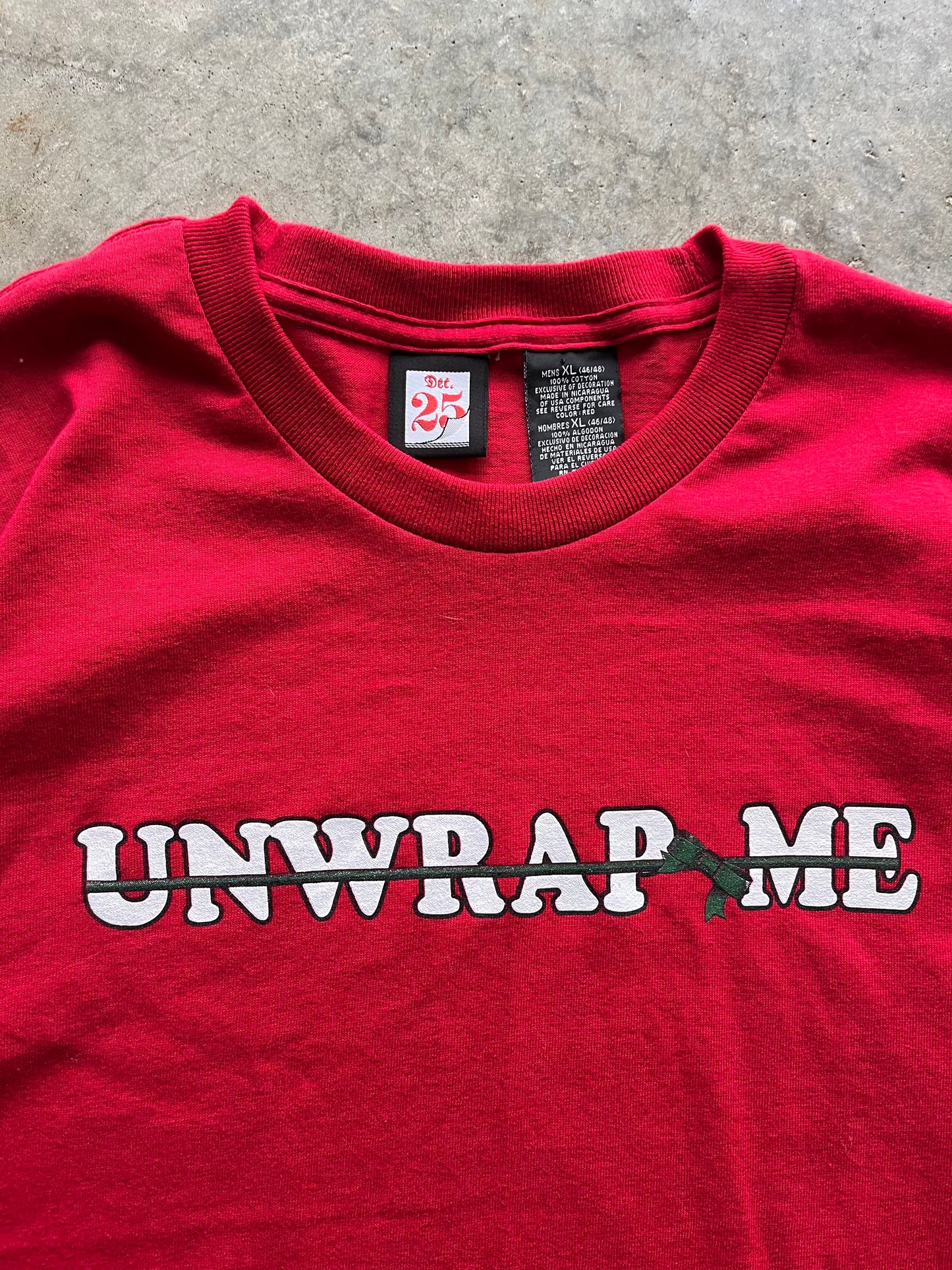 (XL) Vintage 'Unwrap Me' Christmas Tee