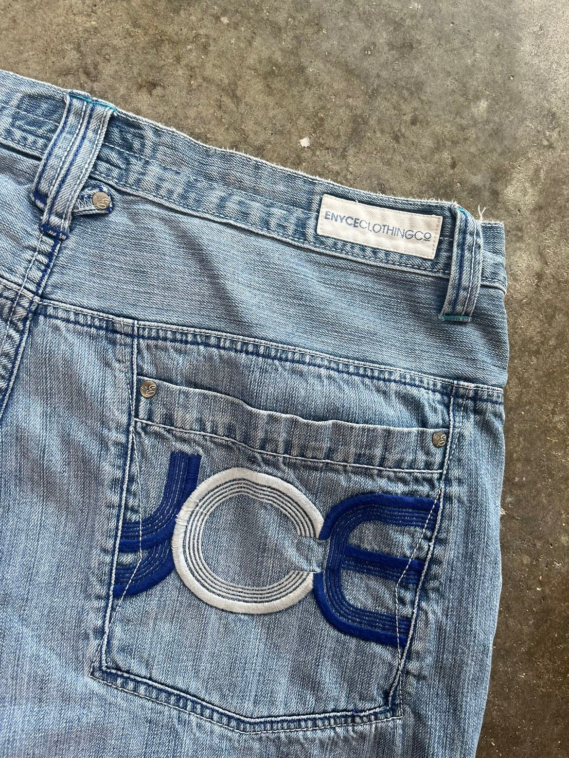 (42) 00s Enyce Jorts