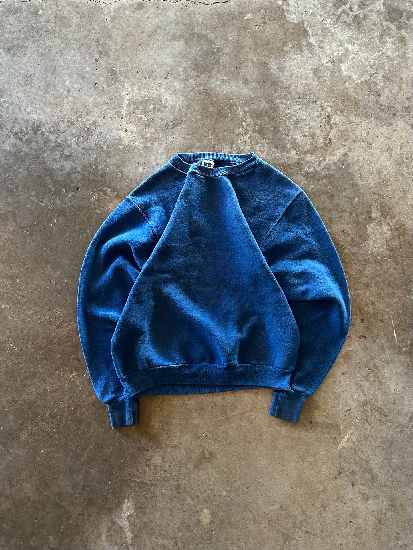 (S) Vintage Russell Essential Sweatshirt