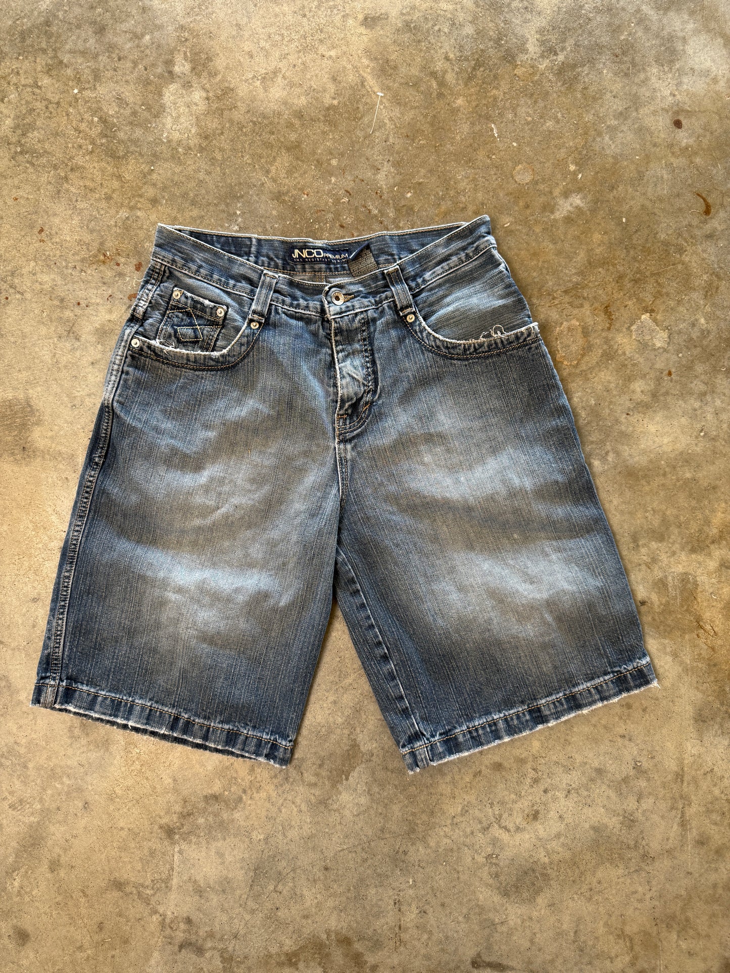 (32) 00s JNCO Skull Jorts