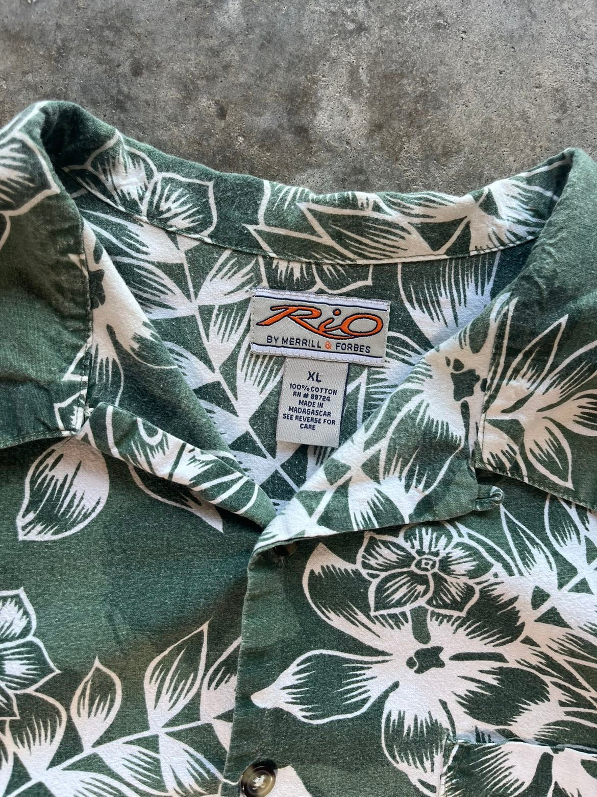 (XL) Vintage Hawaiian Button-Up