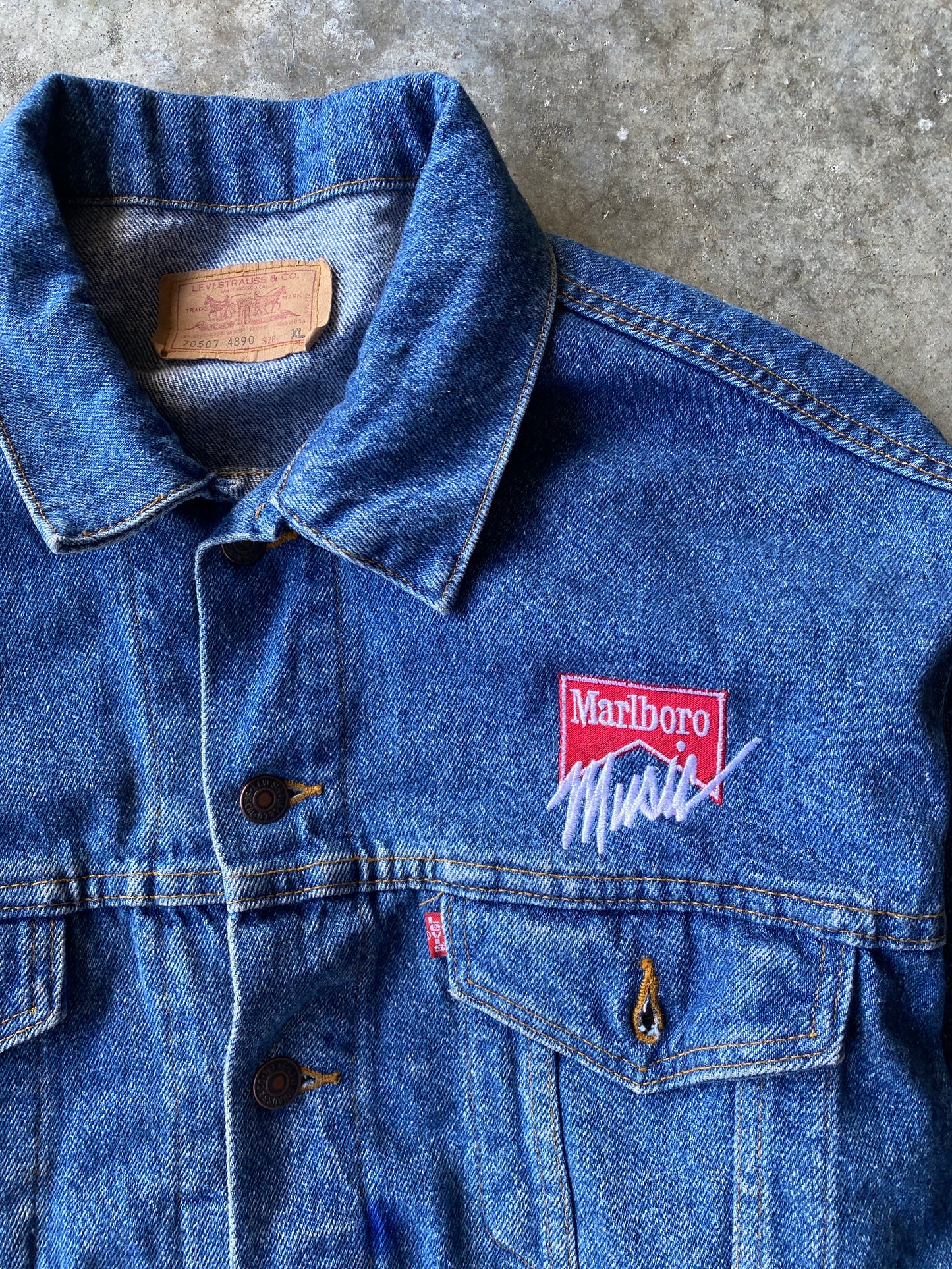 (L) Vintage 90s Levis x Marlboro Denim Jacket