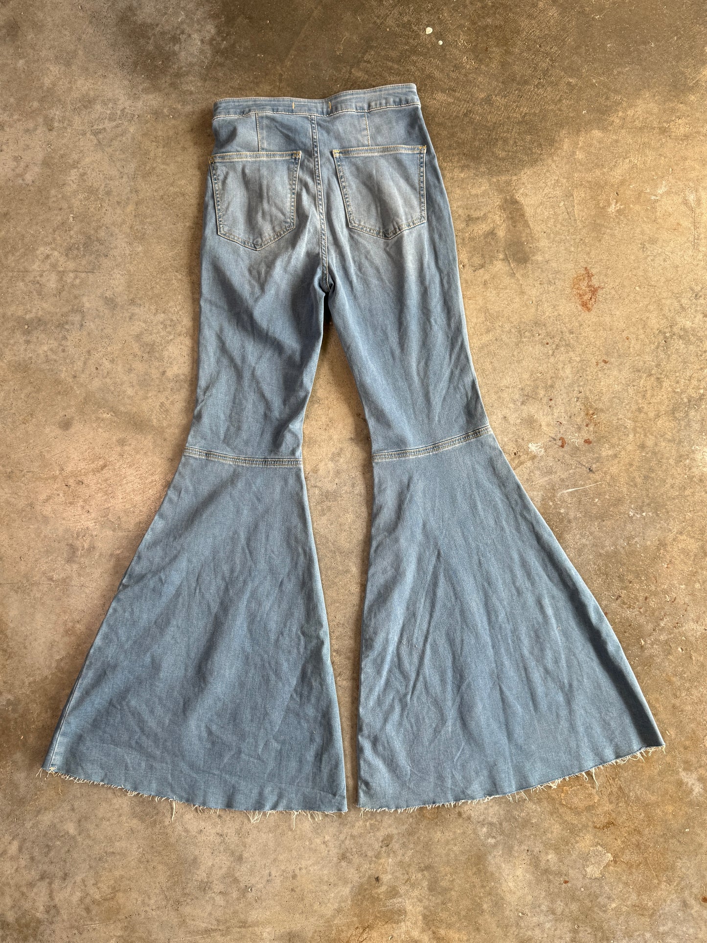 (27 x 34) Wmns Flared Denim Jeans