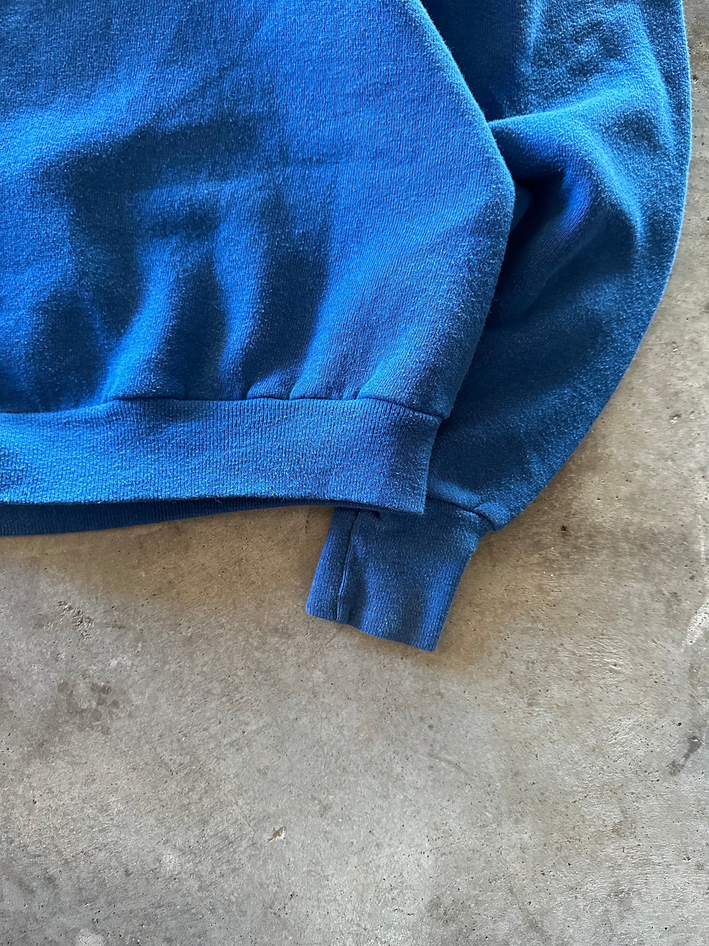 (S) Vintage Russell Essential Sweatshirt