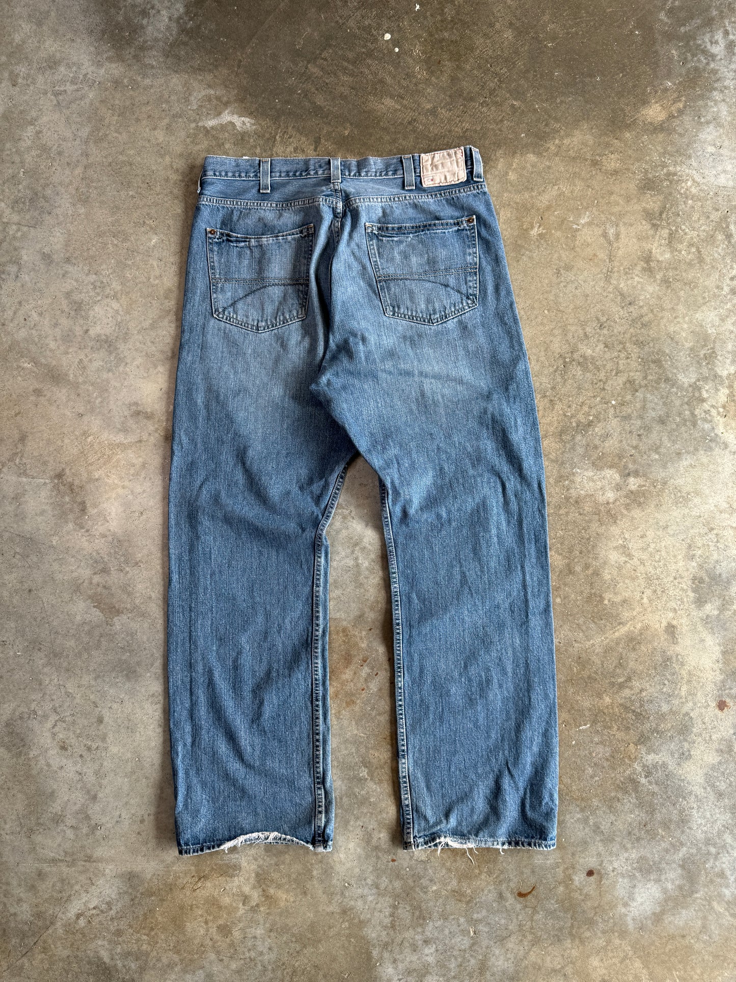 (38 x 32) Tommy Hilfiger Freedom-Fit Jeans