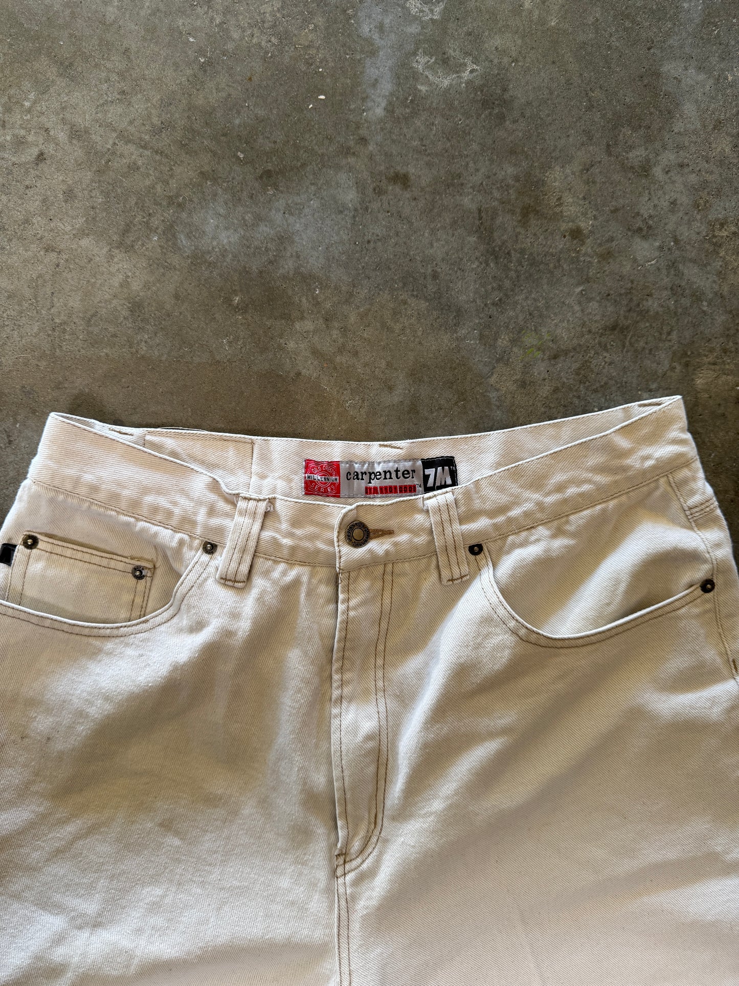 (36) Carpenter White Jorts