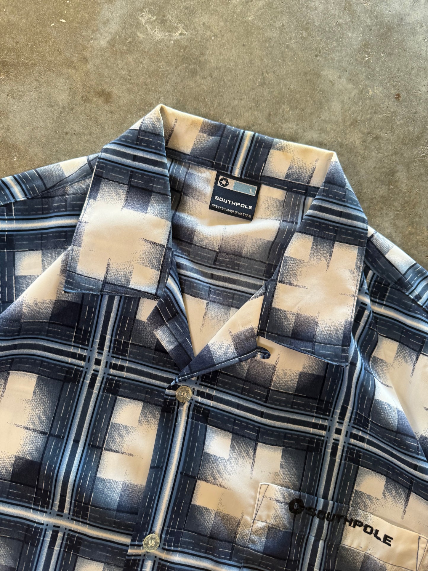 (L) 00s SouthPole Button-Up