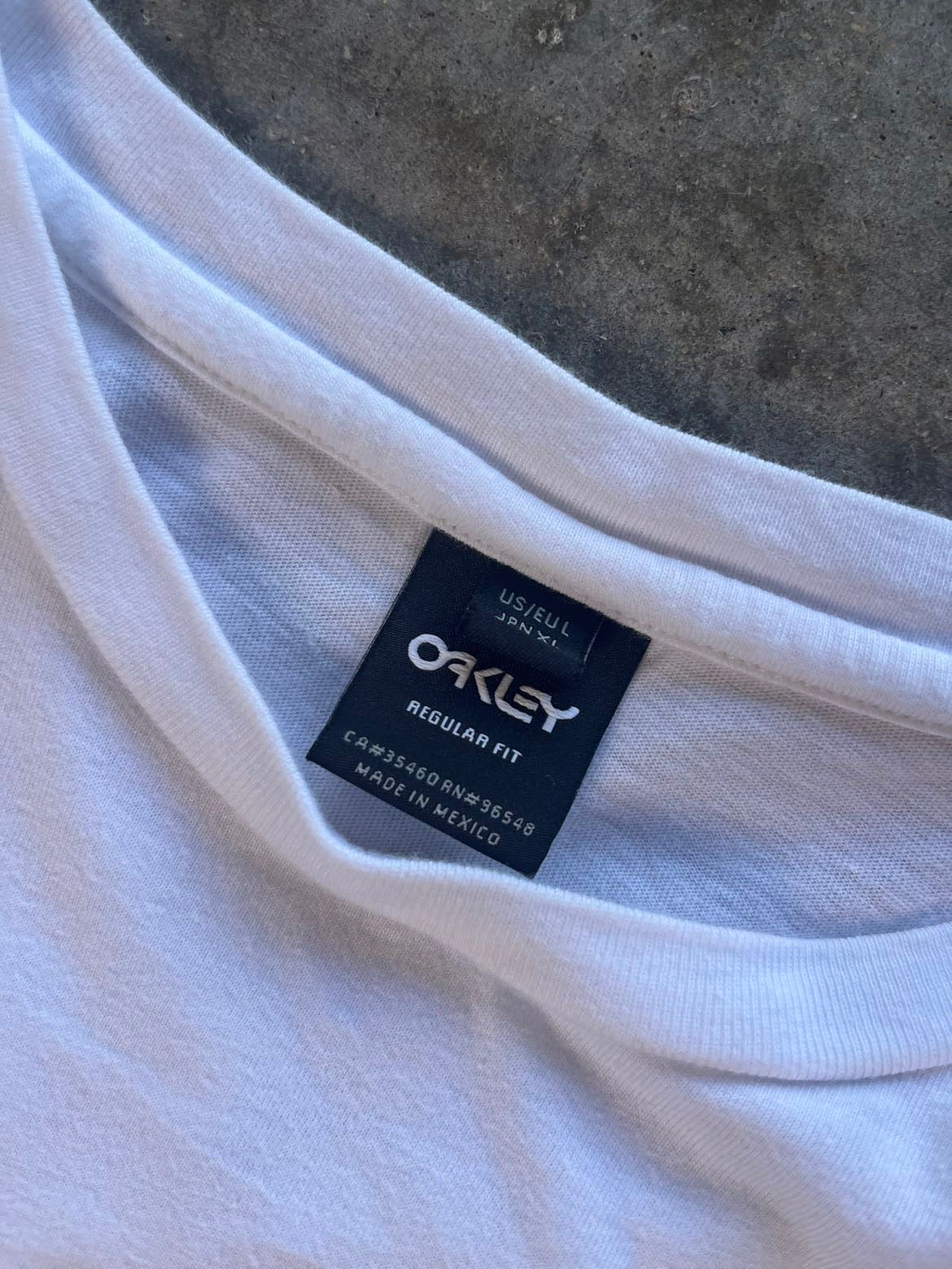 (XL) 00s Oakley Tee