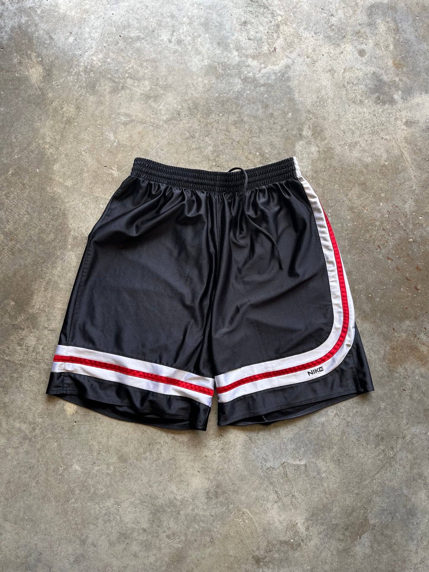 (XL) Nike Striped Shorts