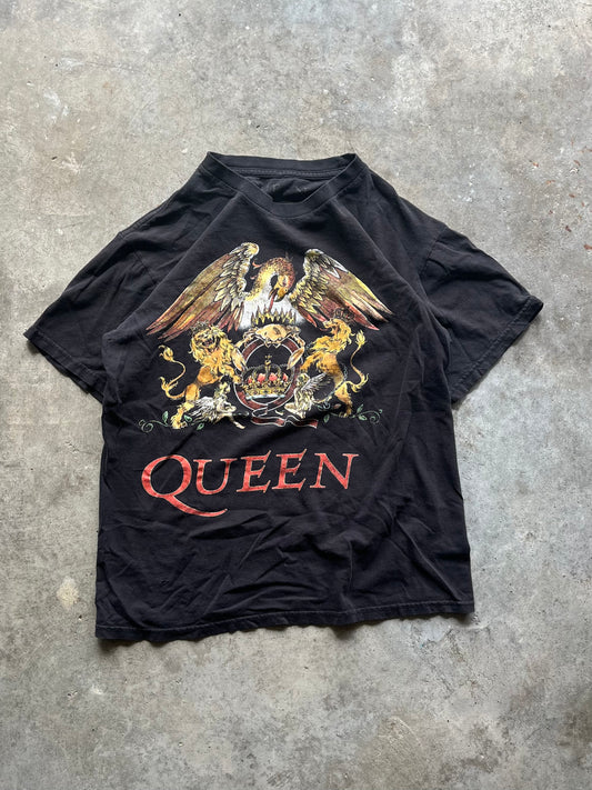 (S) 00 Queen Tee