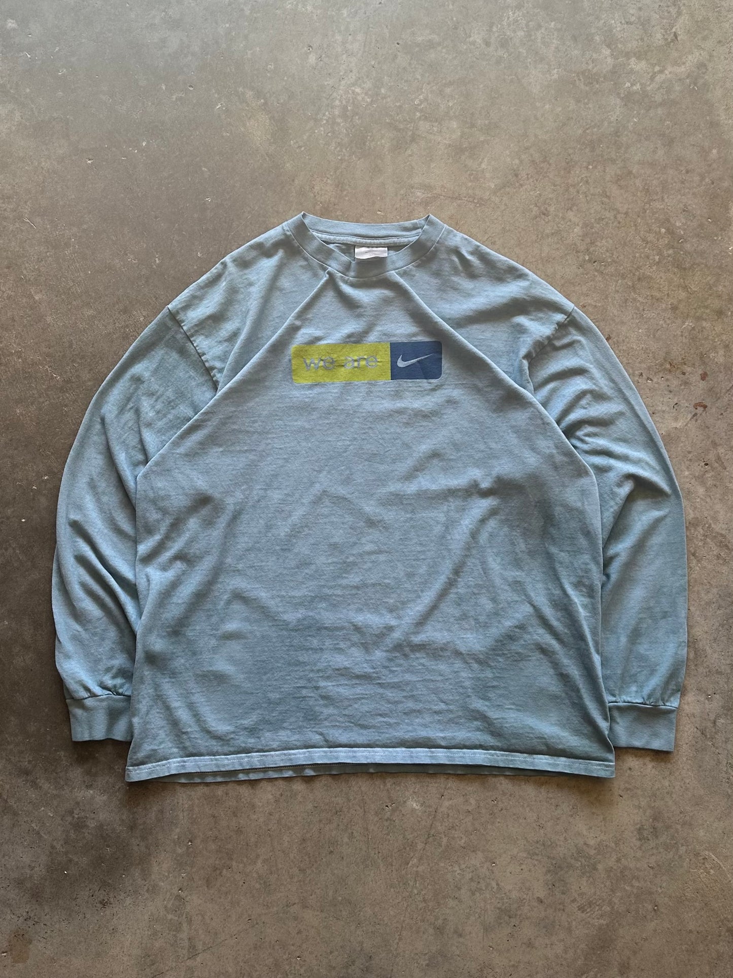 (L) Vintage Nike Long Sleeve Tee