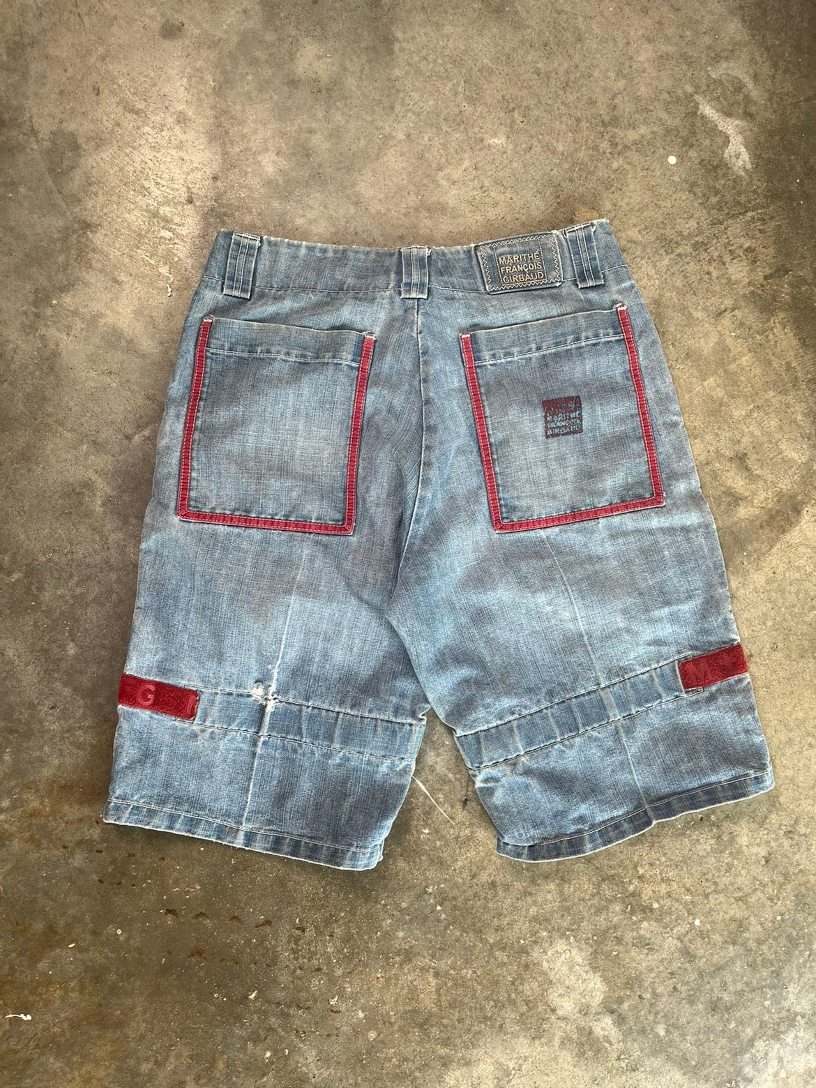 (32) 00s GIRBAUD Jorts