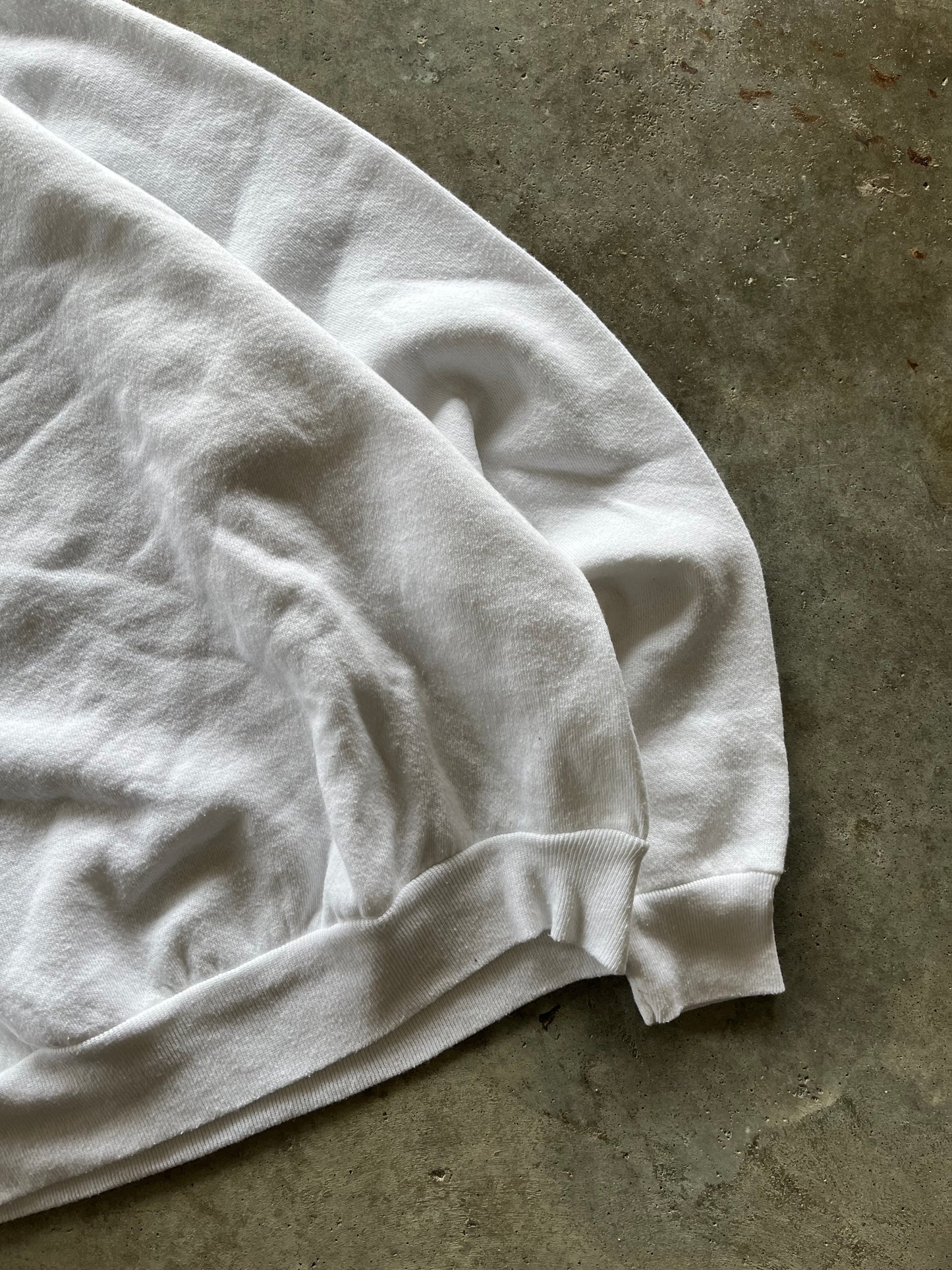 (L) Vintage Tultex Essential White Sweatshirt