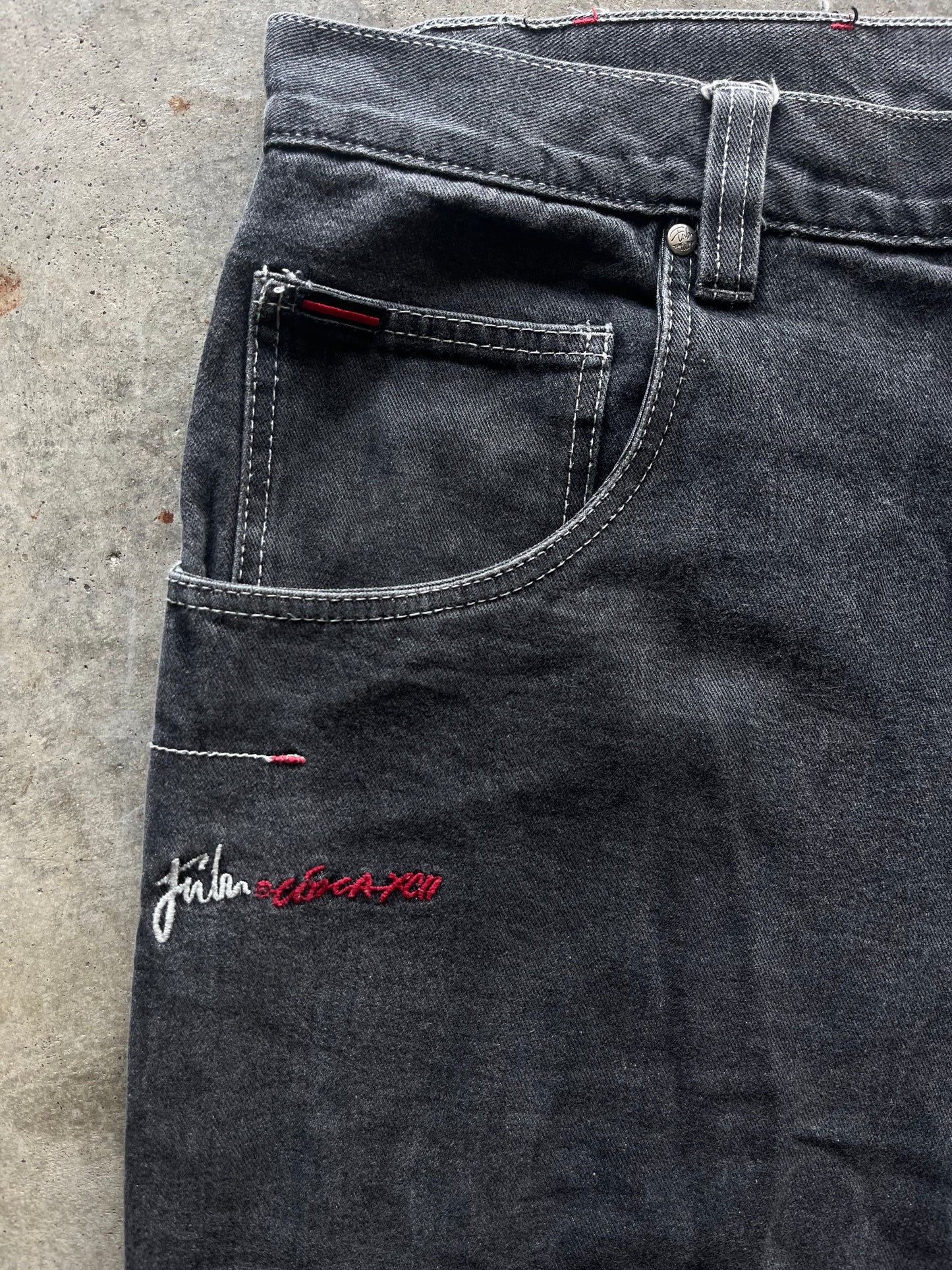 (40) Fubu Jorts